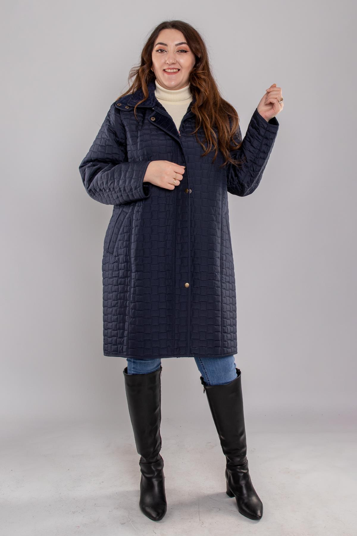 1062-1 Battal İçi Taytüyü Kapitone Kapüşonlu Kadın Mont