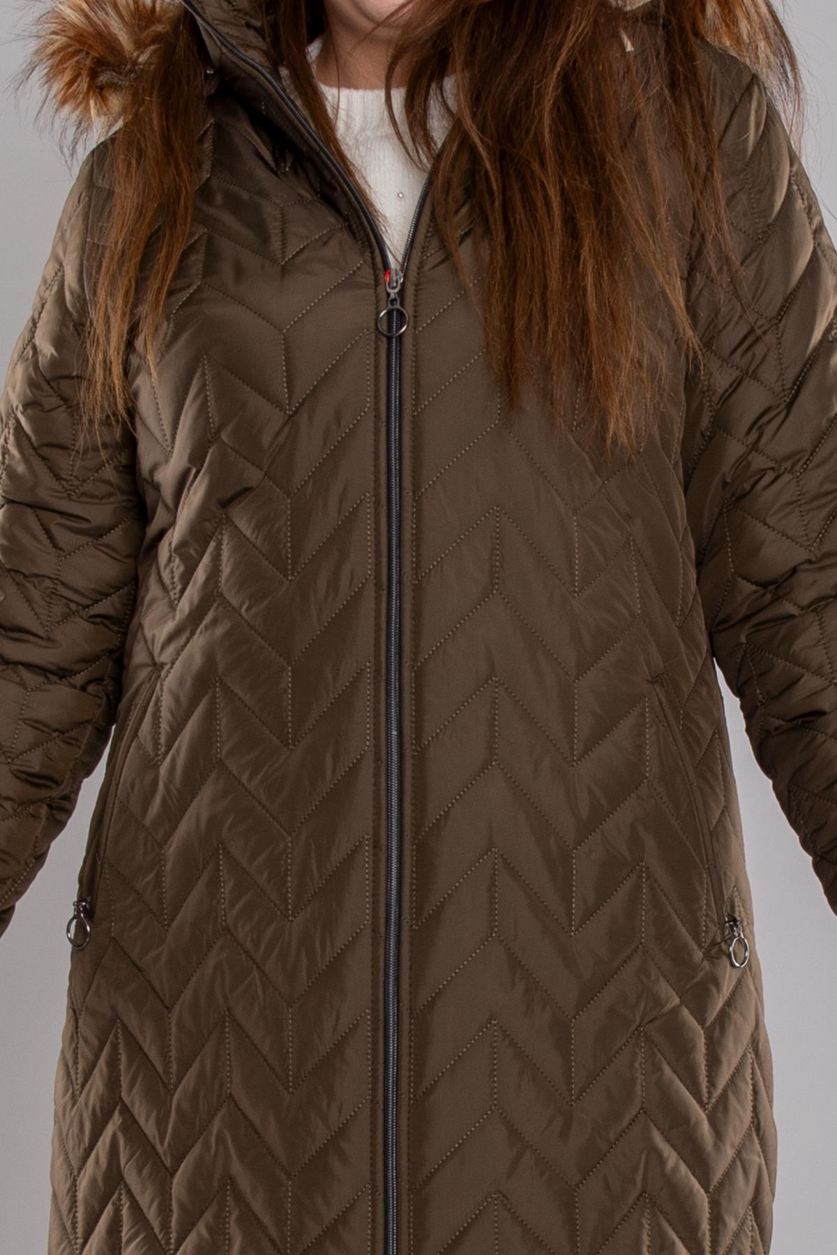 1074 Büyük Beden Kapüşonu Kürklü Zigzag Desen Elyaflı Kaban