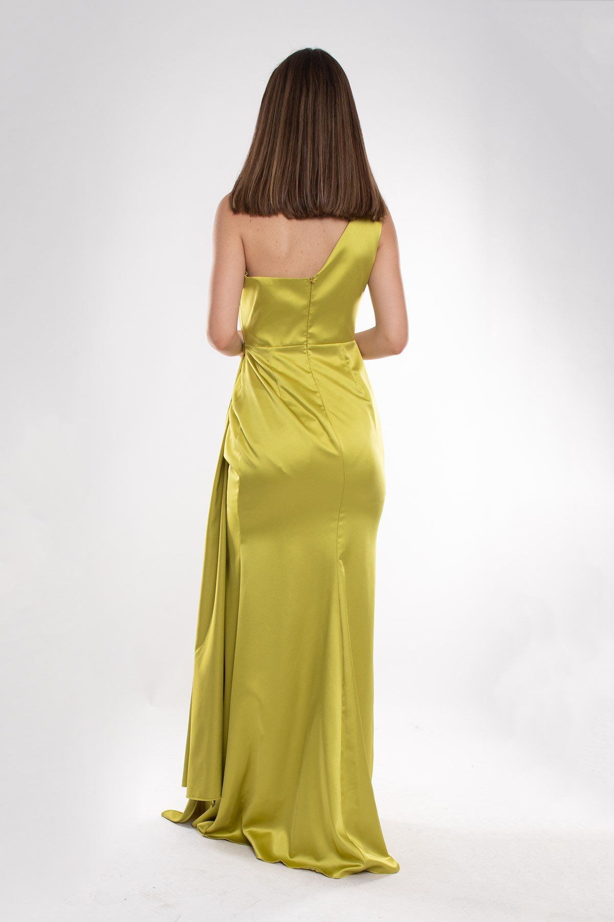 1193 Tek Omuz Şal Detay Yanı Drape Uzun Saten Elbise