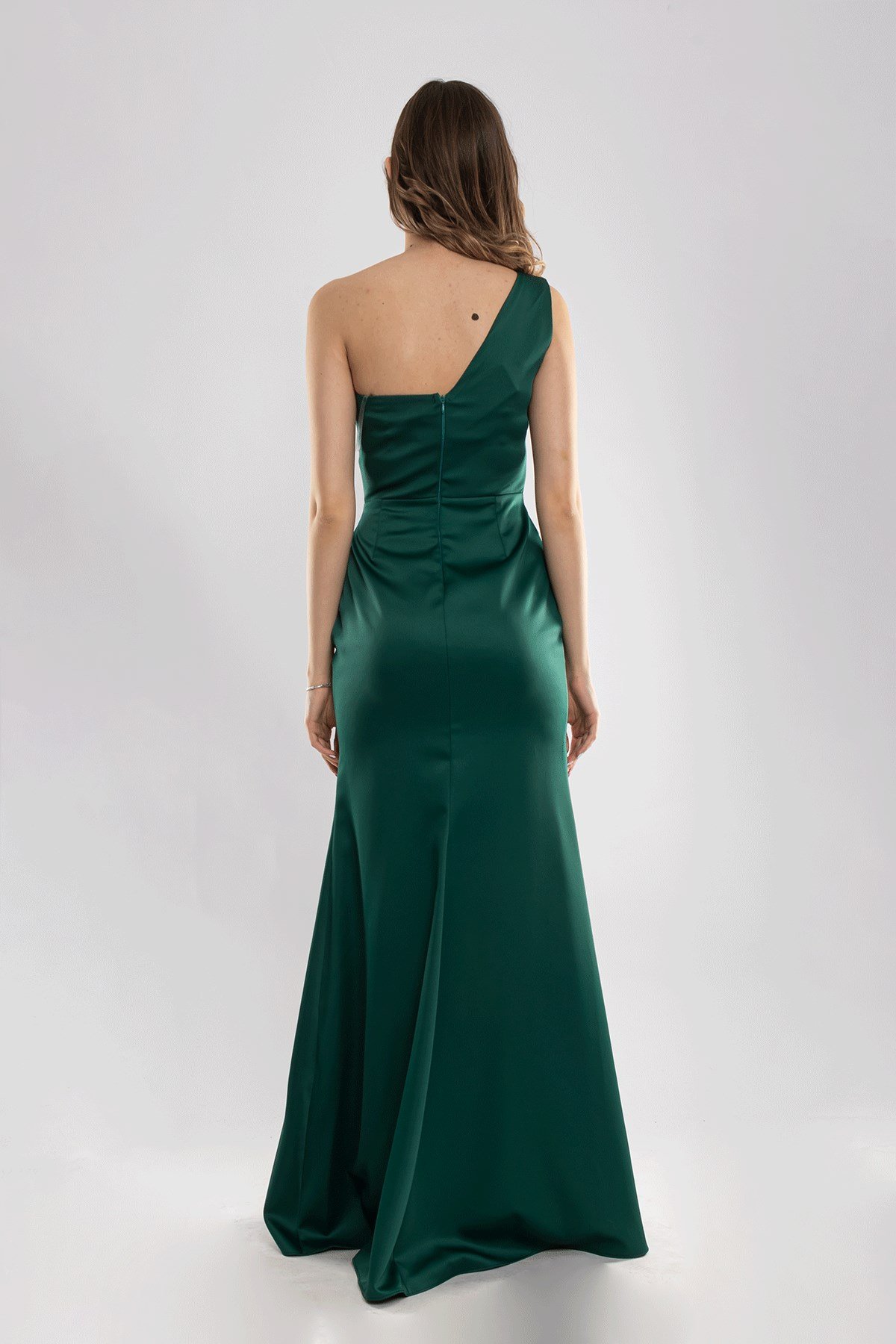 1193 Tek Omuz Şal Detay Yanı Drape Uzun Saten Elbise