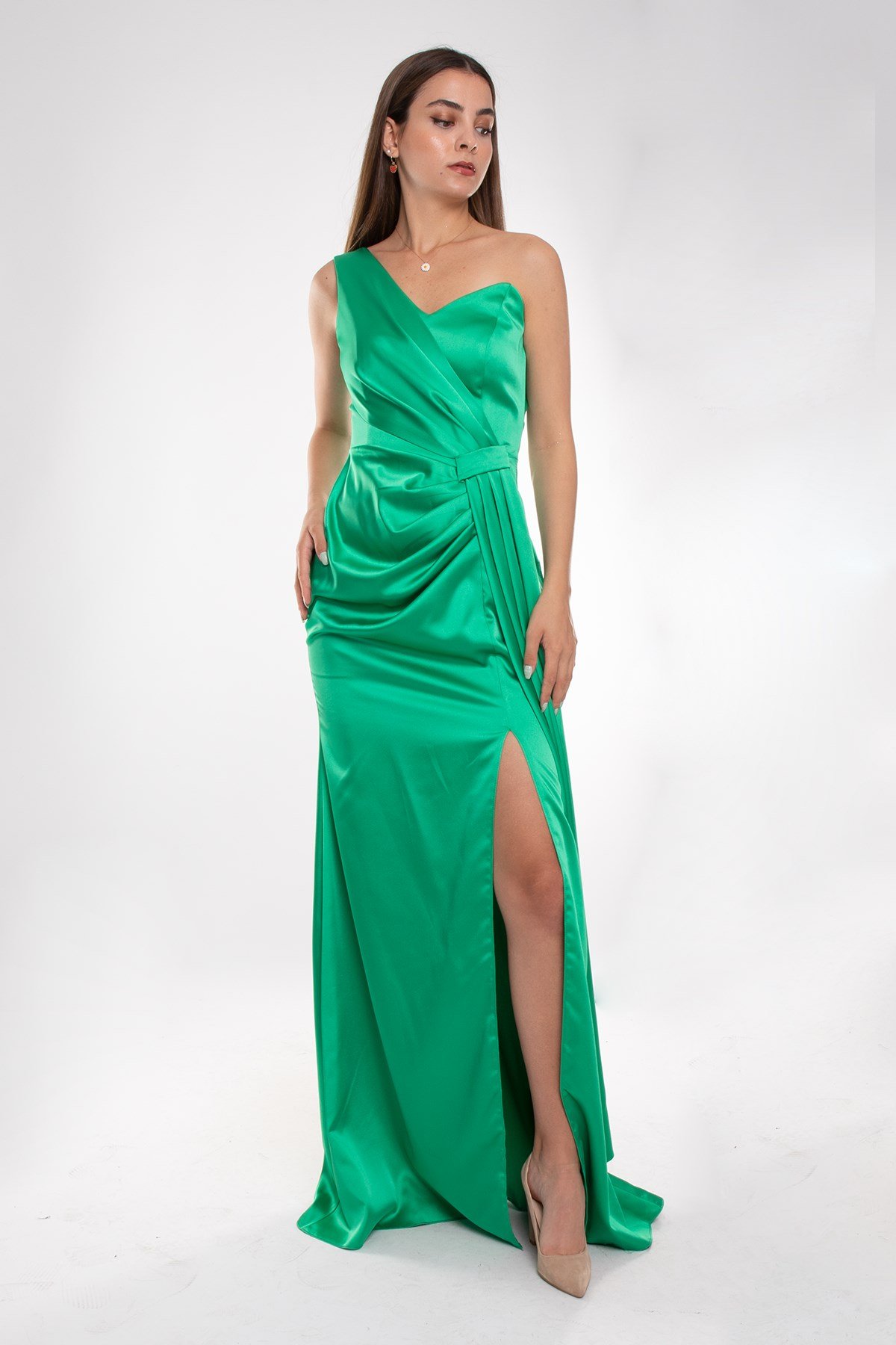 1193 Tek Omuz Şal Detay Yanı Drape Uzun Saten Elbise