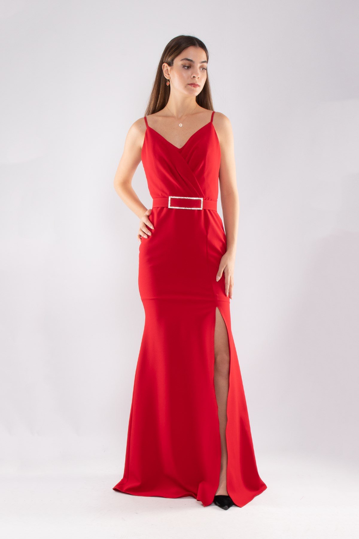 1197 İp Askılı Yırtmaçlı Kemerli Balık Model Krep Elbise