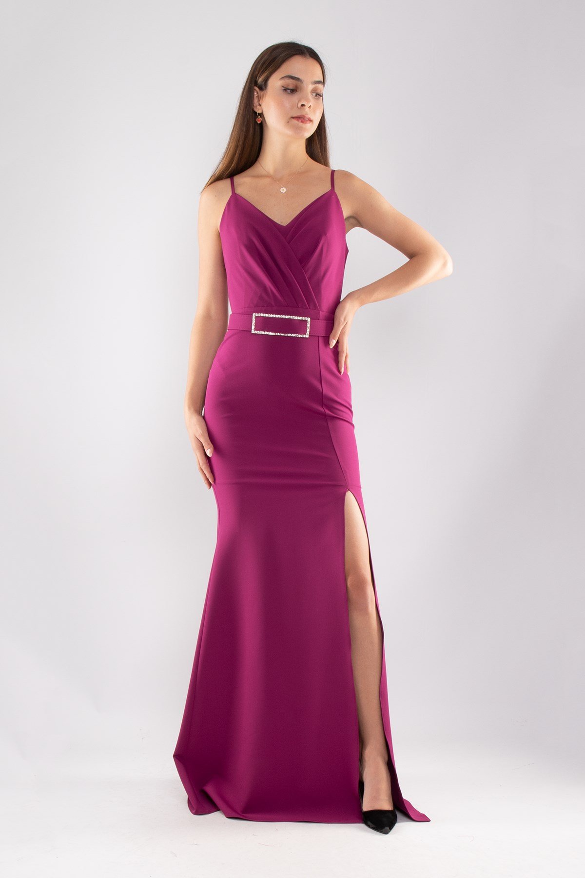 1197 İp Askılı Yırtmaçlı Kemerli Balık Model Krep Elbise