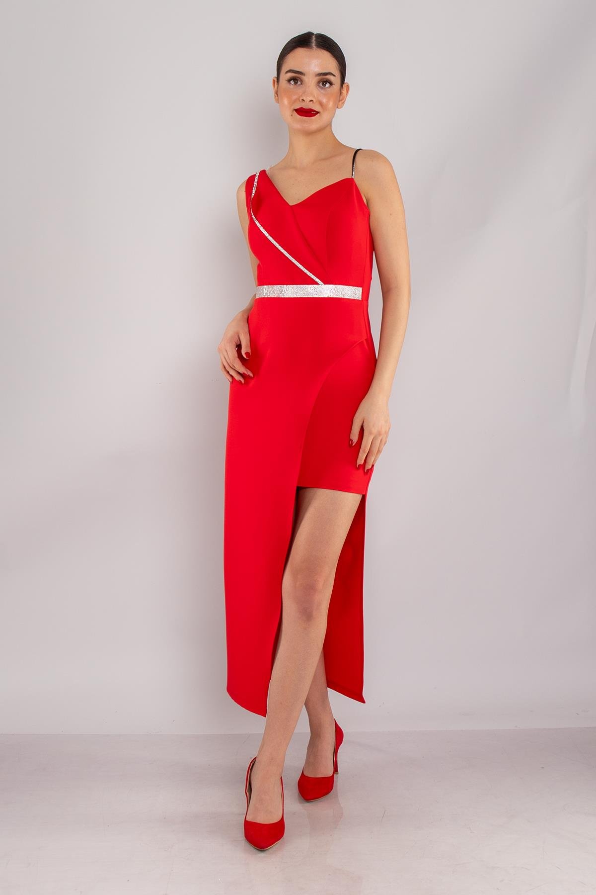 1252 Tek Omuz Zincir Detay Eteği Asimetrik Kısa Krep Elbise