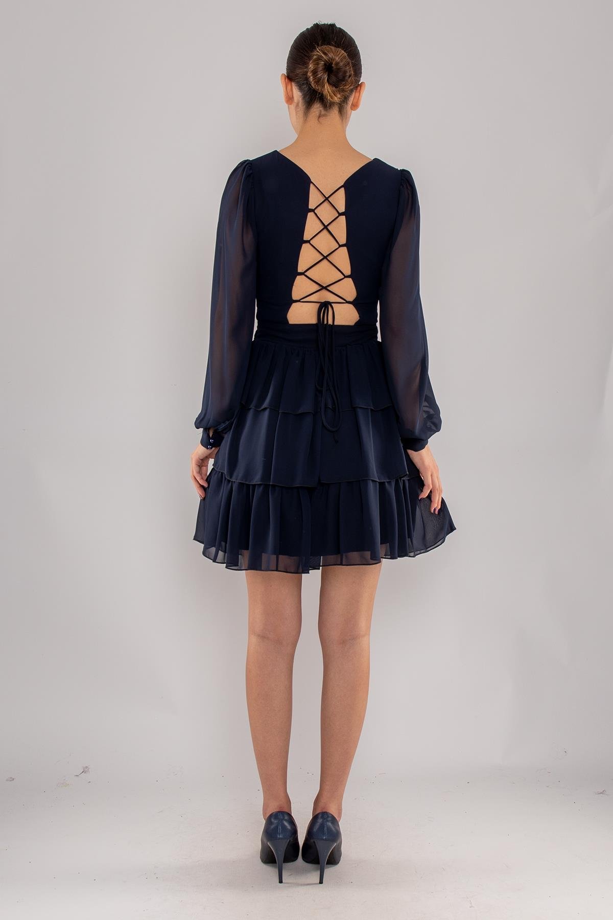 1298 Beli Çapraz Tokalı Sırtı İpli Uzun Kollu Kısa Şifon Elbise