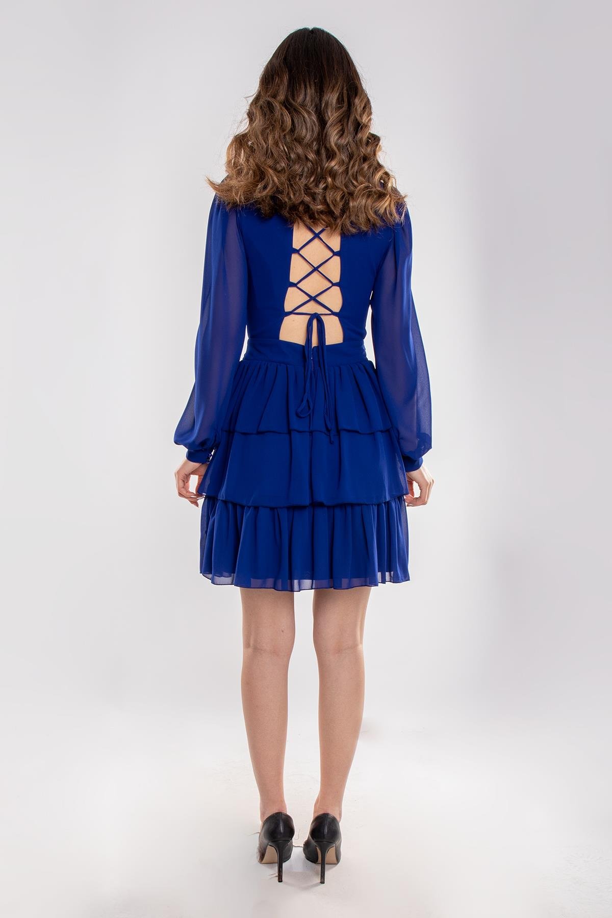 1298 Beli Çapraz Tokalı Sırtı İpli Uzun Kollu Kısa Şifon Elbise