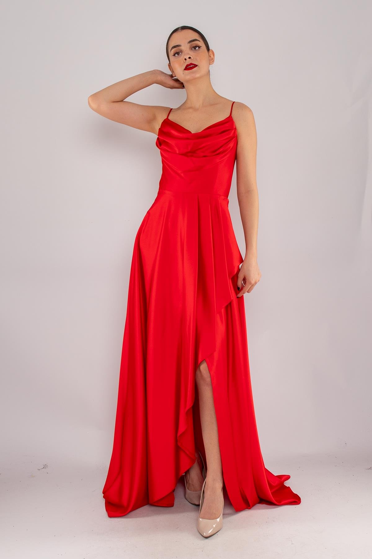 1324 Şalyaka Yırtmaçlı İpAskılı Sırtı Bağlamalı Uzun Saten Elbise