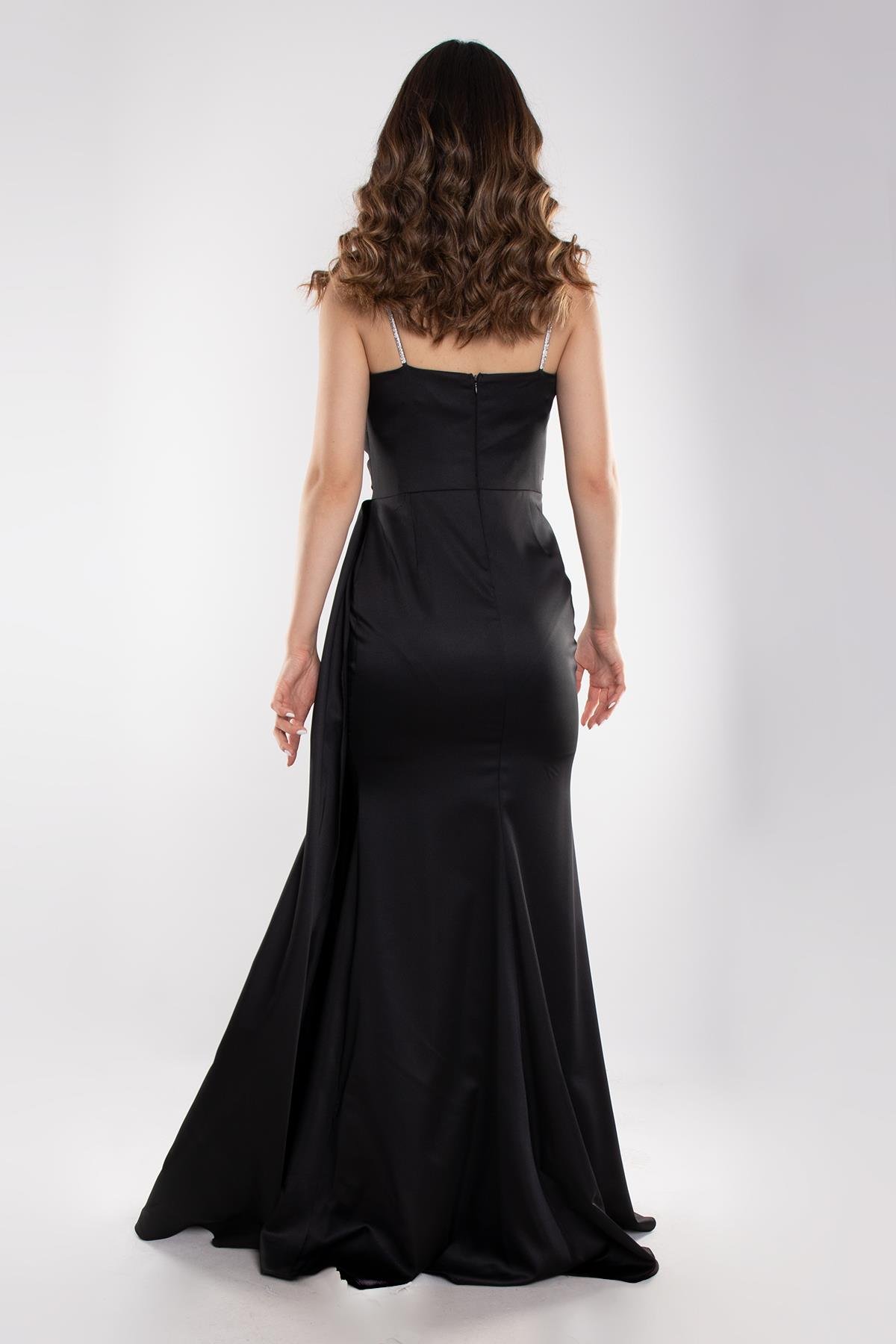 1329 İpAskılı Şalyaka Beli Drape Kuyruklu Uzun Saten Elbise