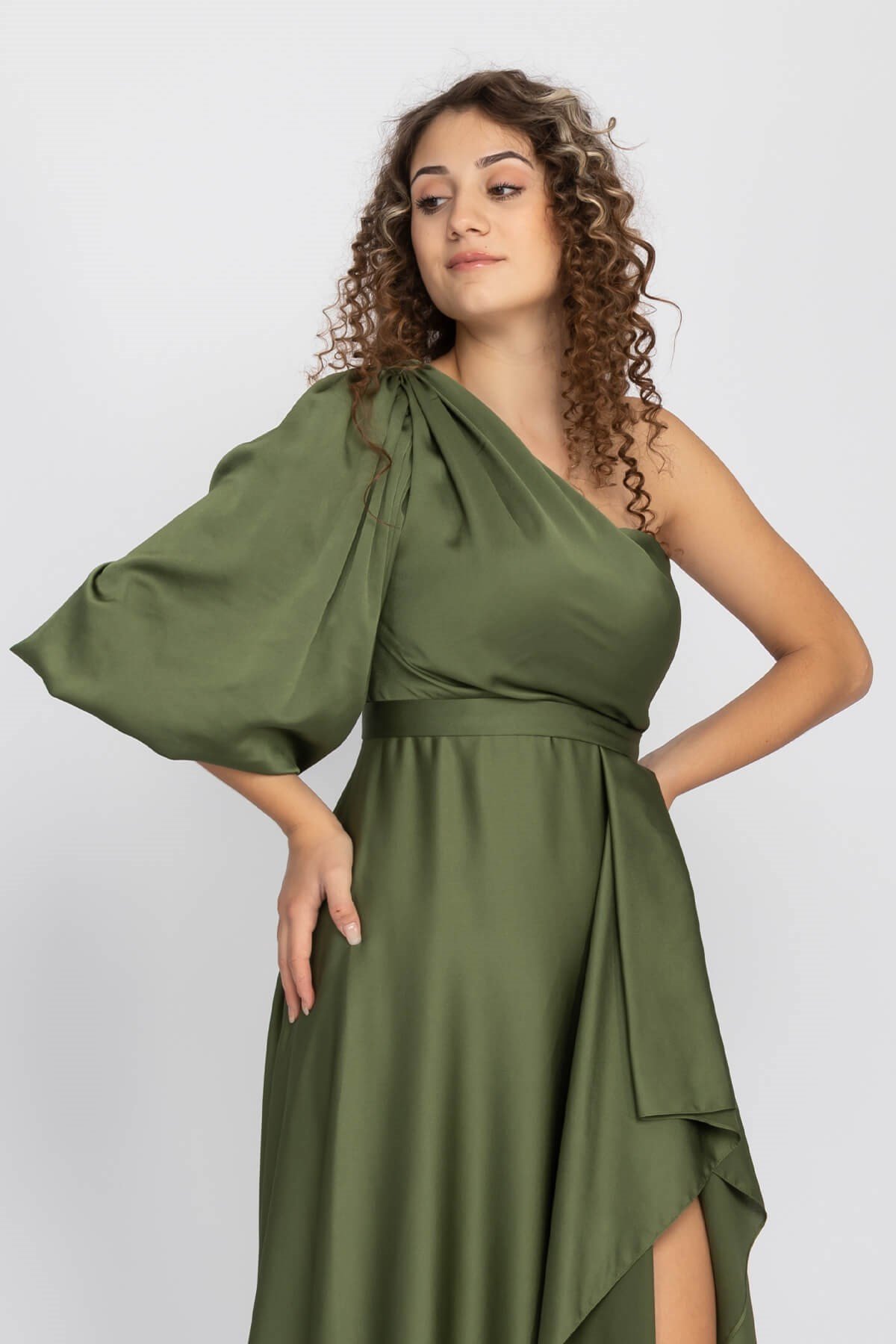 1337 KB Tek Omuz Balon Kol Yırtmaçlı Saten Abiye Elbise