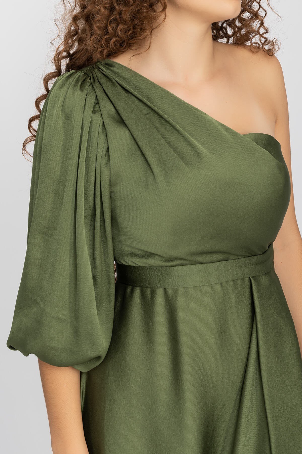 1337 KB Tek Omuz Balon Kol Yırtmaçlı Saten Abiye Elbise