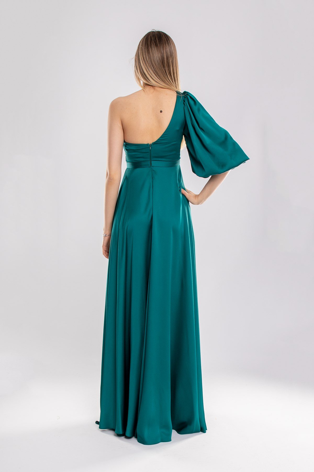 1337 KB Tek Omuz Balon Kol Yırtmaçlı Saten Abiye Elbise