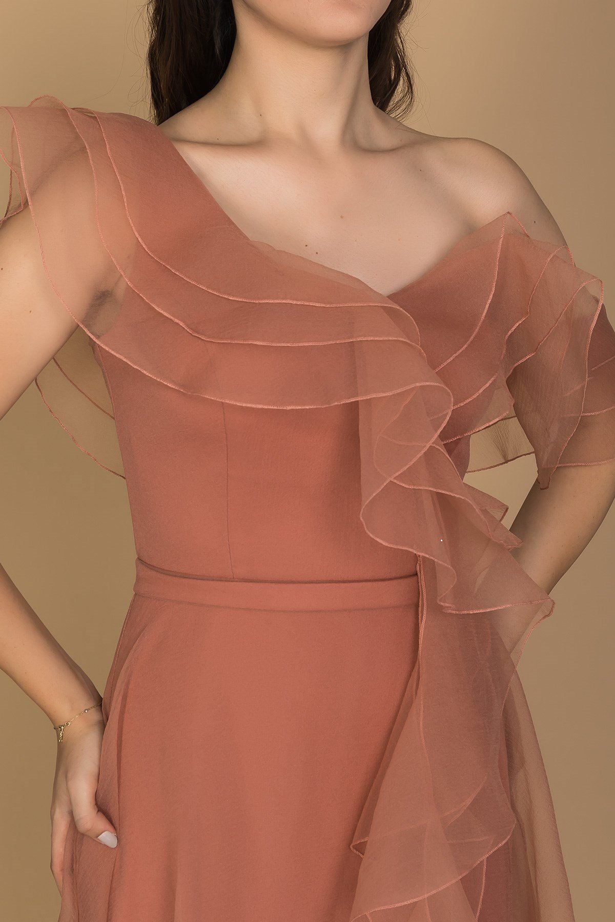 1356 Organze Tül Yaka Omuz Valonlu Uzun Nişanlık Elbise