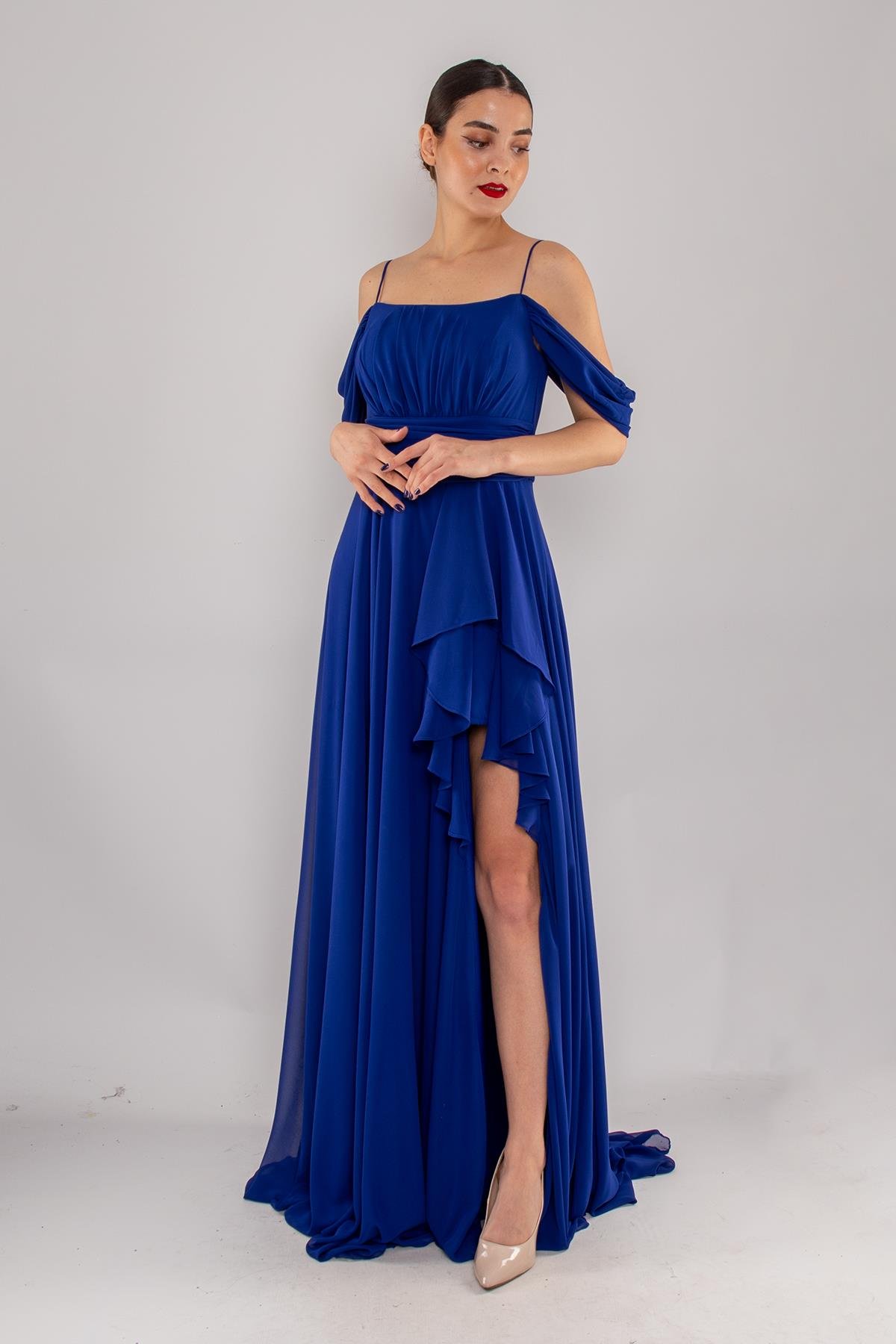 1380 İp Askı Göğüs Drape Yanı Fırfırlı Uzun Şifon Elbise