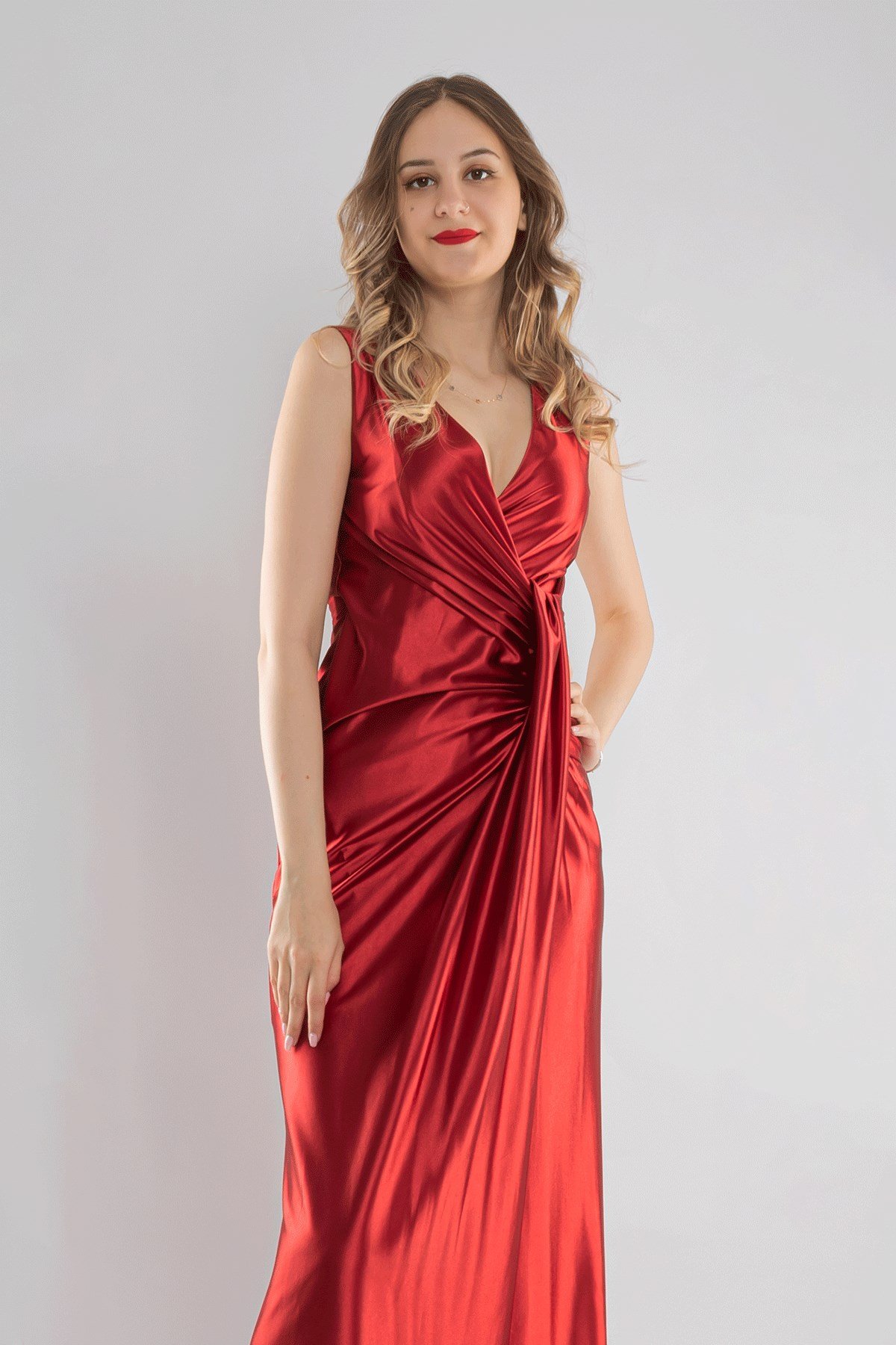 1415 Önü Geçmeli Parlak Saten Uzun Abiye Elbise