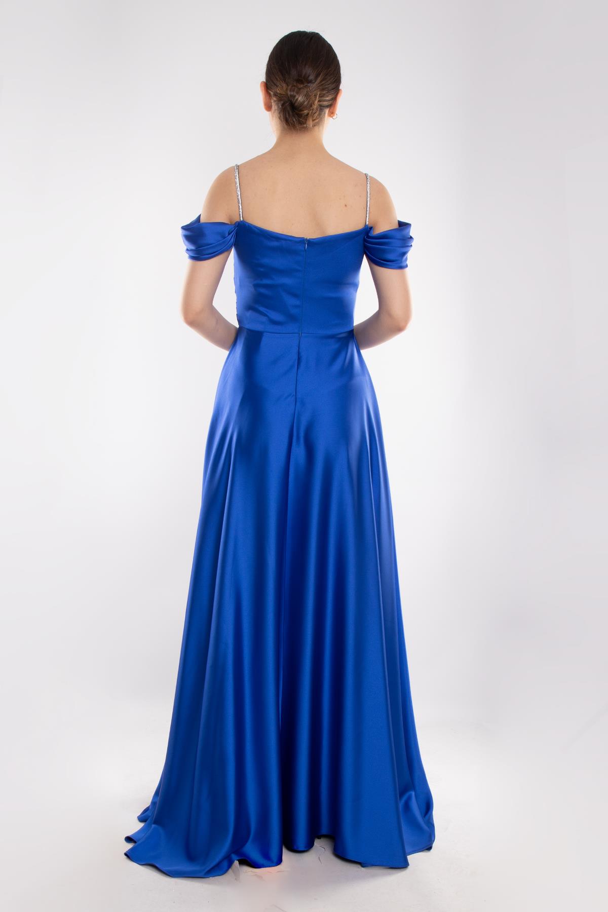 1440 Şalyaka Beli Drape İpAskı Uzun Saten Elbise