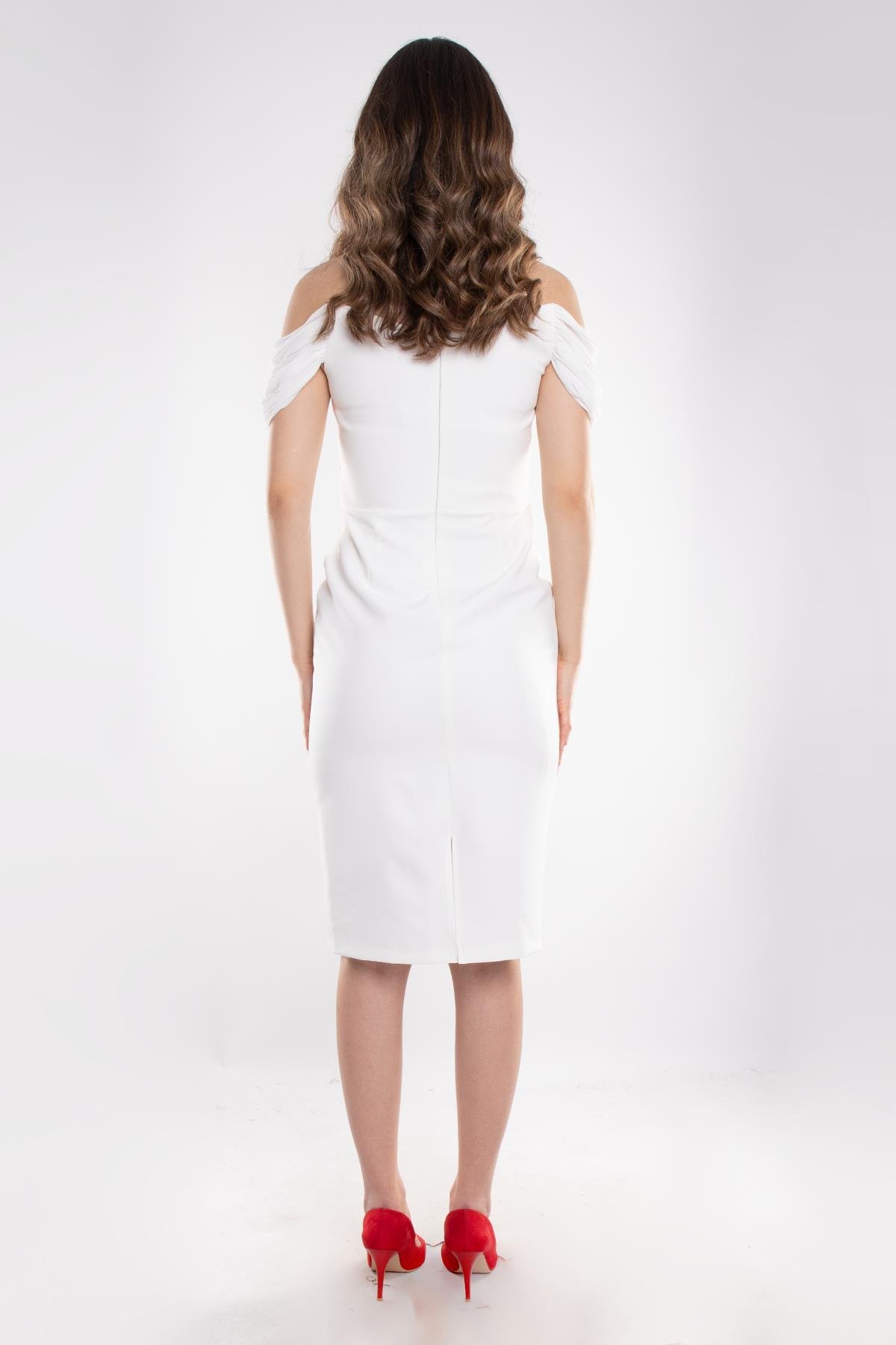 1446 İncili Gögsü Şalyaka Kısa Krep Nikahlık Elbise