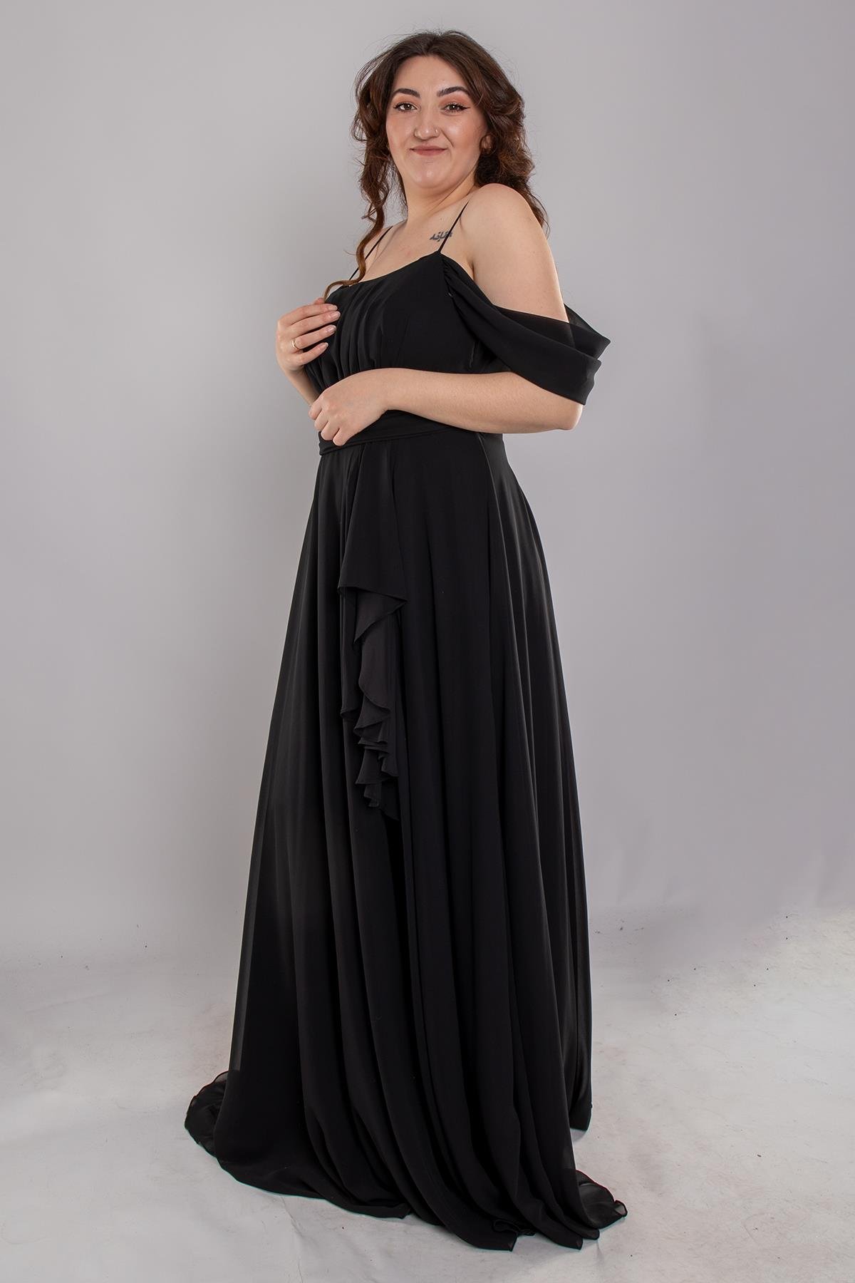 1479 Büyük Beden İp Askı Göğüs Drape Yanı Fırfırlı Uzun Şİfon Elbise