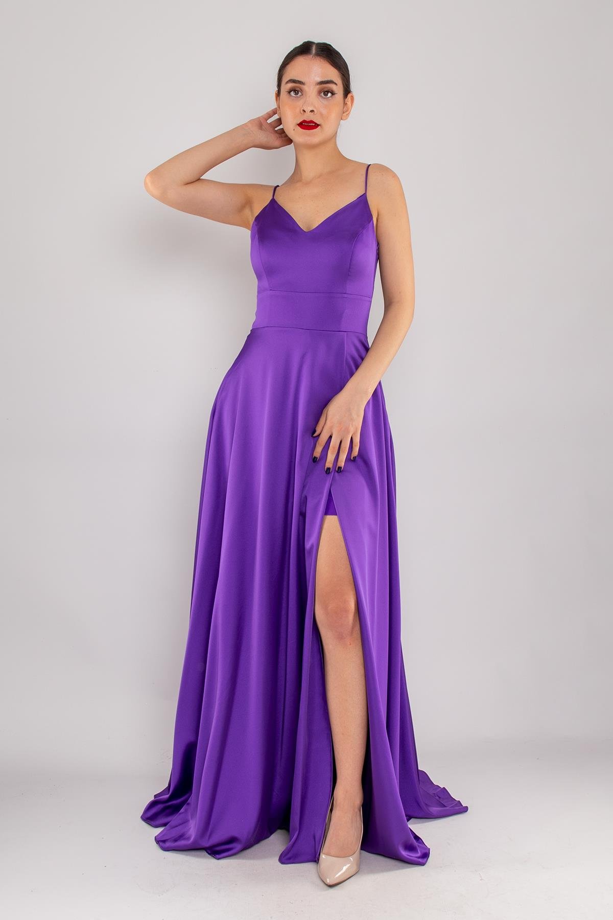 1495 Sırtı Bağlama İp Askı Saten Yırtmaçlı Önü Kapaklı Uzun Elbise