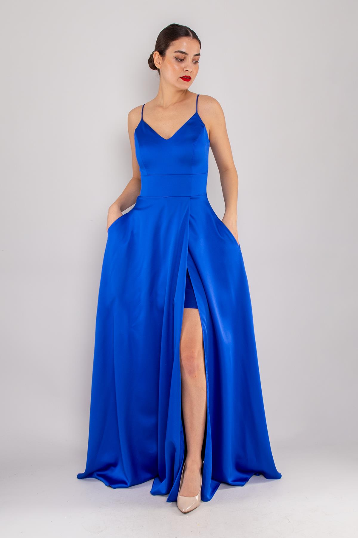 1495 Sırtı Bağlama İp Askı Saten Yırtmaçlı Önü Kapaklı Uzun Elbise