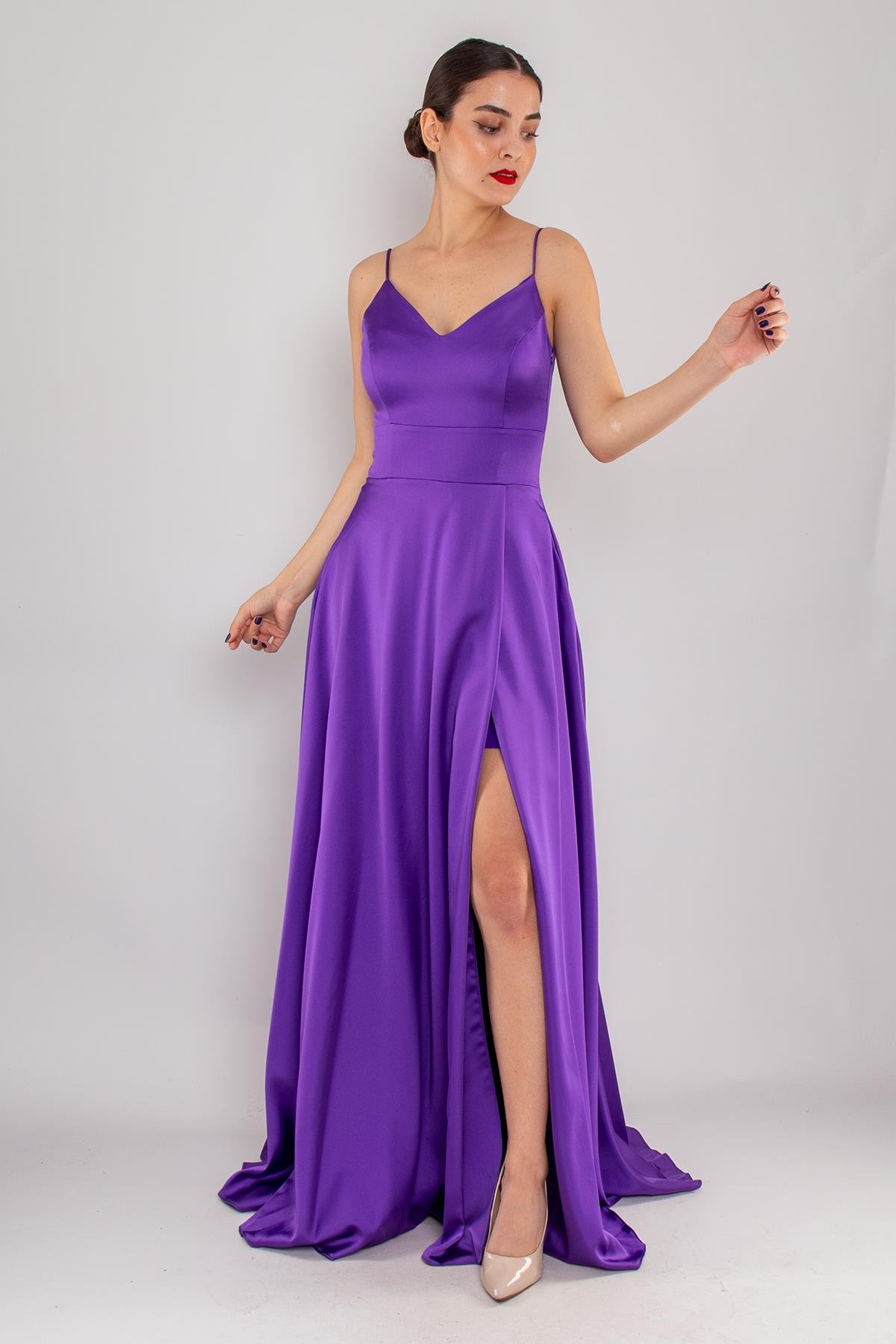 1495 Sırtı Bağlama İp Askı Saten Yırtmaçlı Önü Kapaklı Uzun Elbise