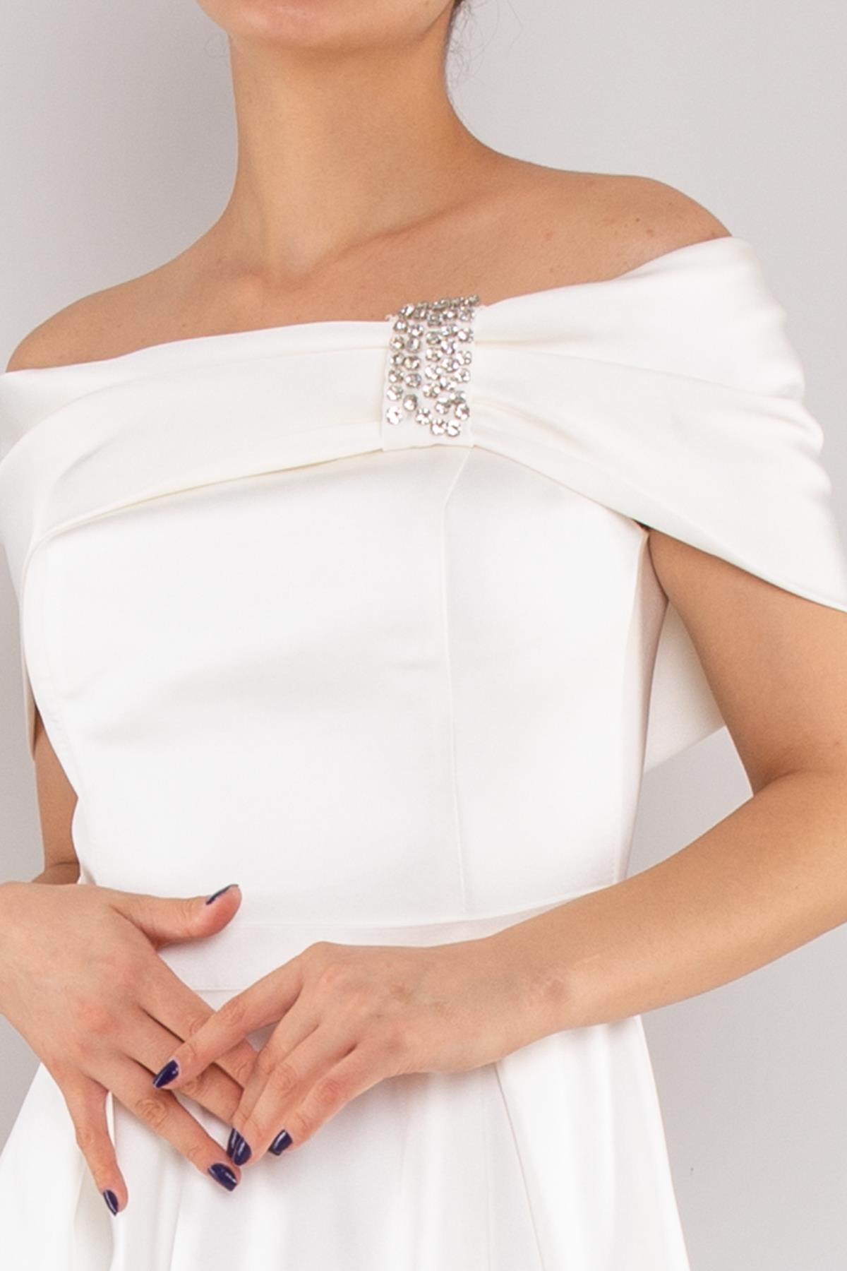 1504 Straplez Yaka Taşlı Fiyonk Detay Yırtmaçlı Uzun Saten Elbise