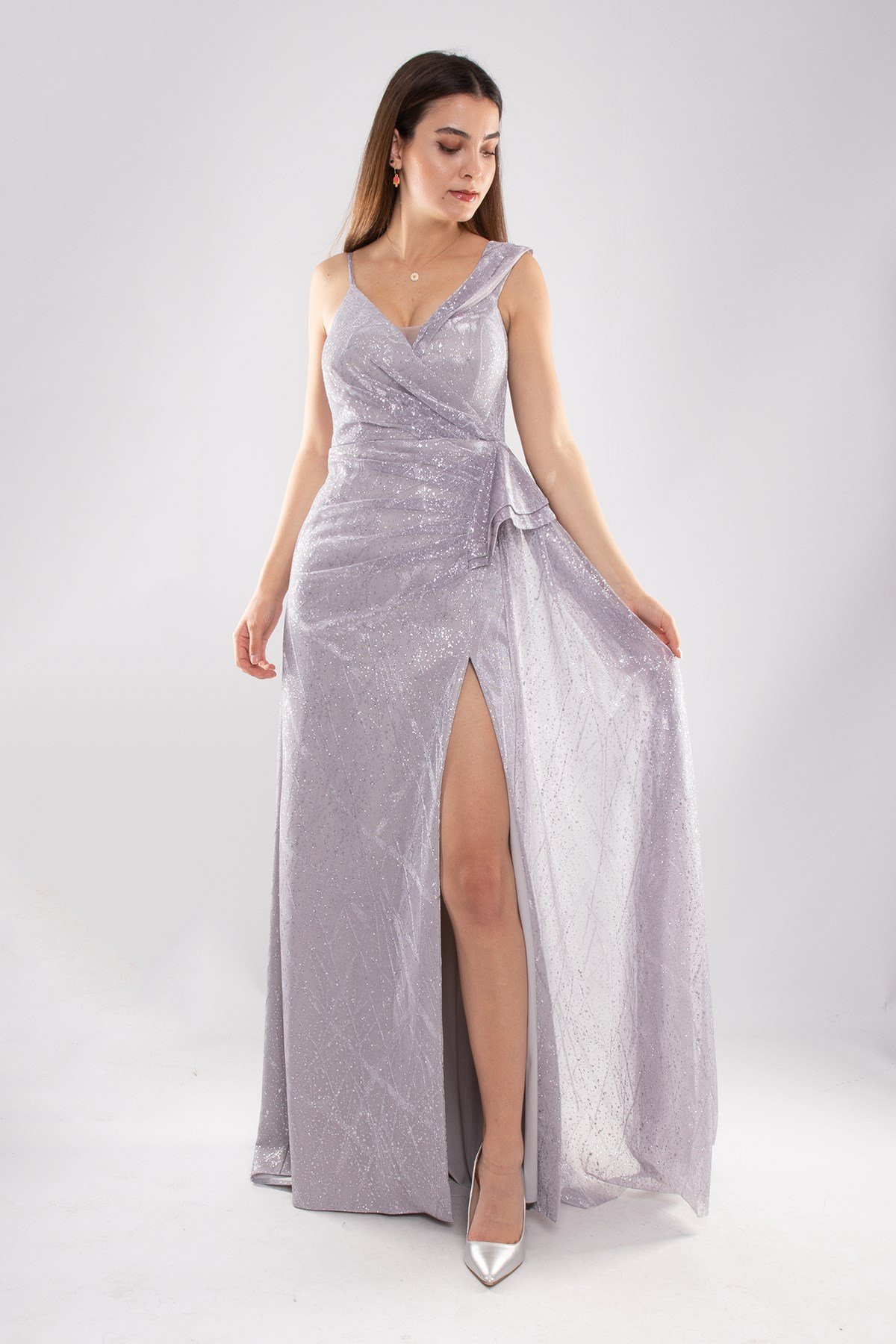 1563 Beli Drape Valonlu Simli Tül Yırtmaçlı Uzun Elbise