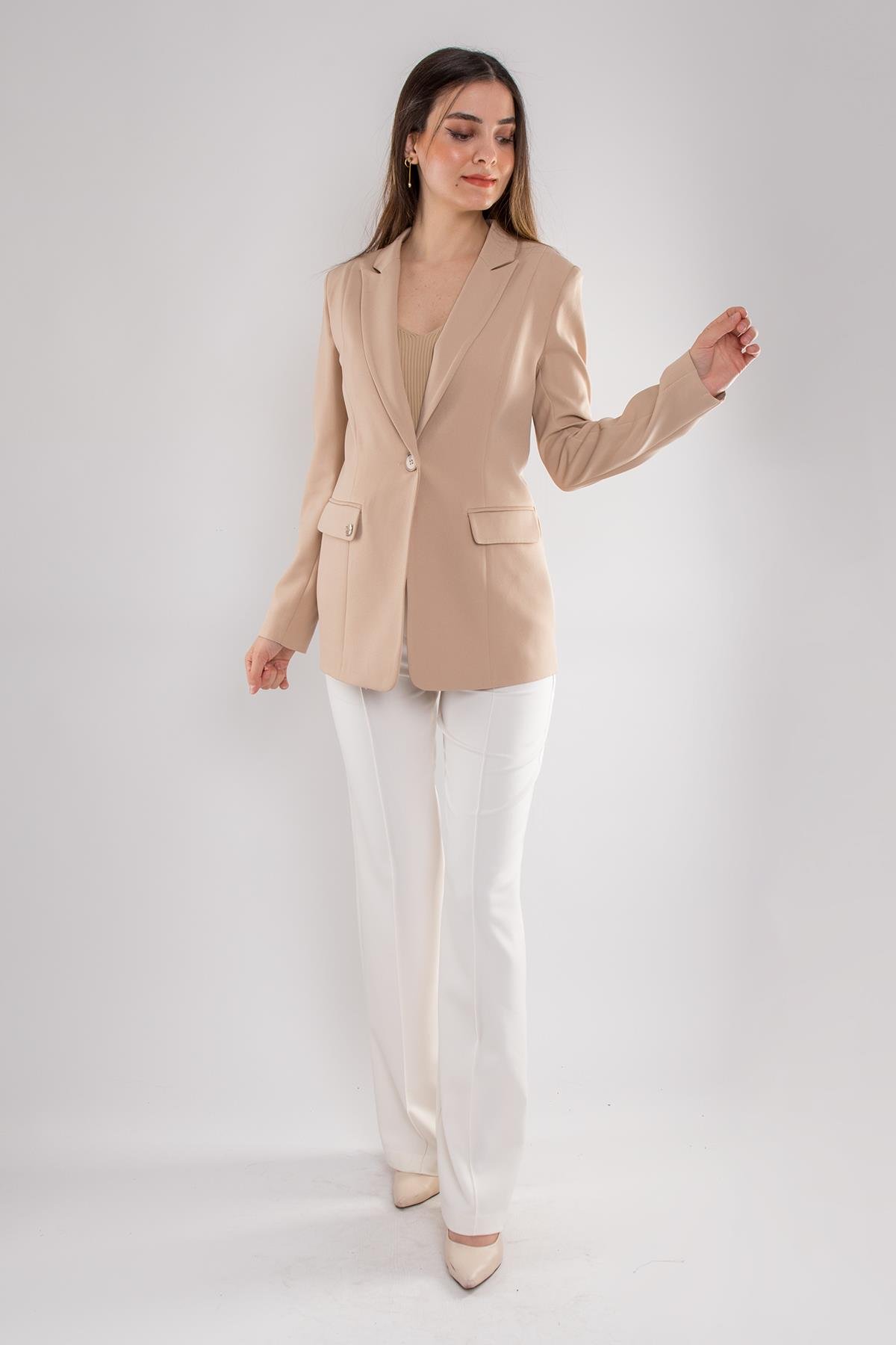 1942 Tek Düğme Cep Broşlu Kapaklı Kadın Ceket