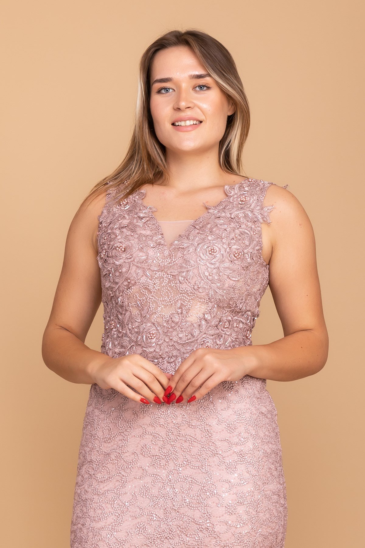 20106 BB Üstü Boncuk İşlemeli Balık Uzun Elbise