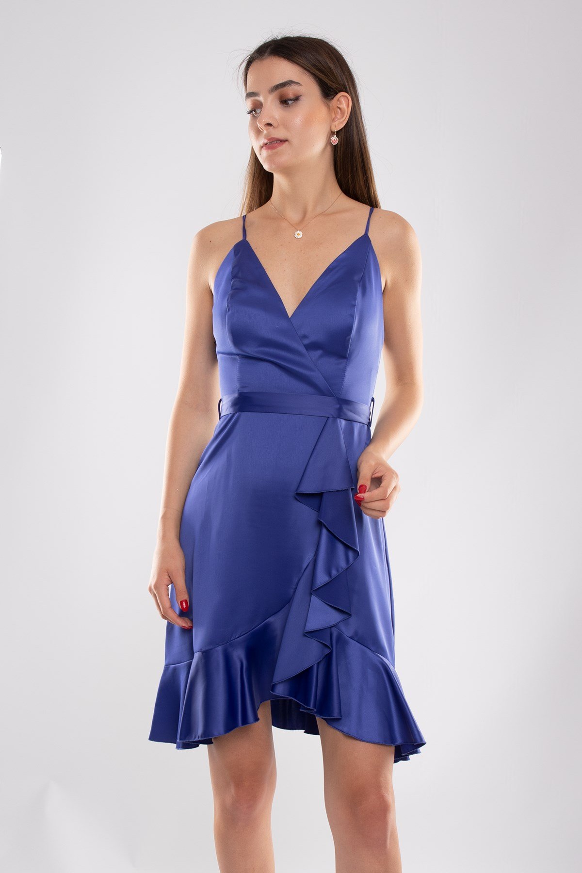 2020 KB Eteği Fırfırlı Sırt Bağlamalı Kısa Elbise