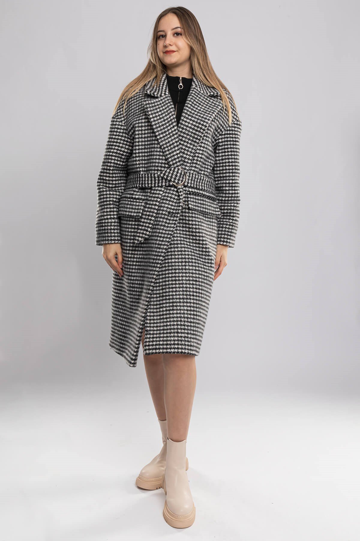 20252 Kazayağı Kuşaklı Düğmeli Pamuklu Uzun Kadın Kaban