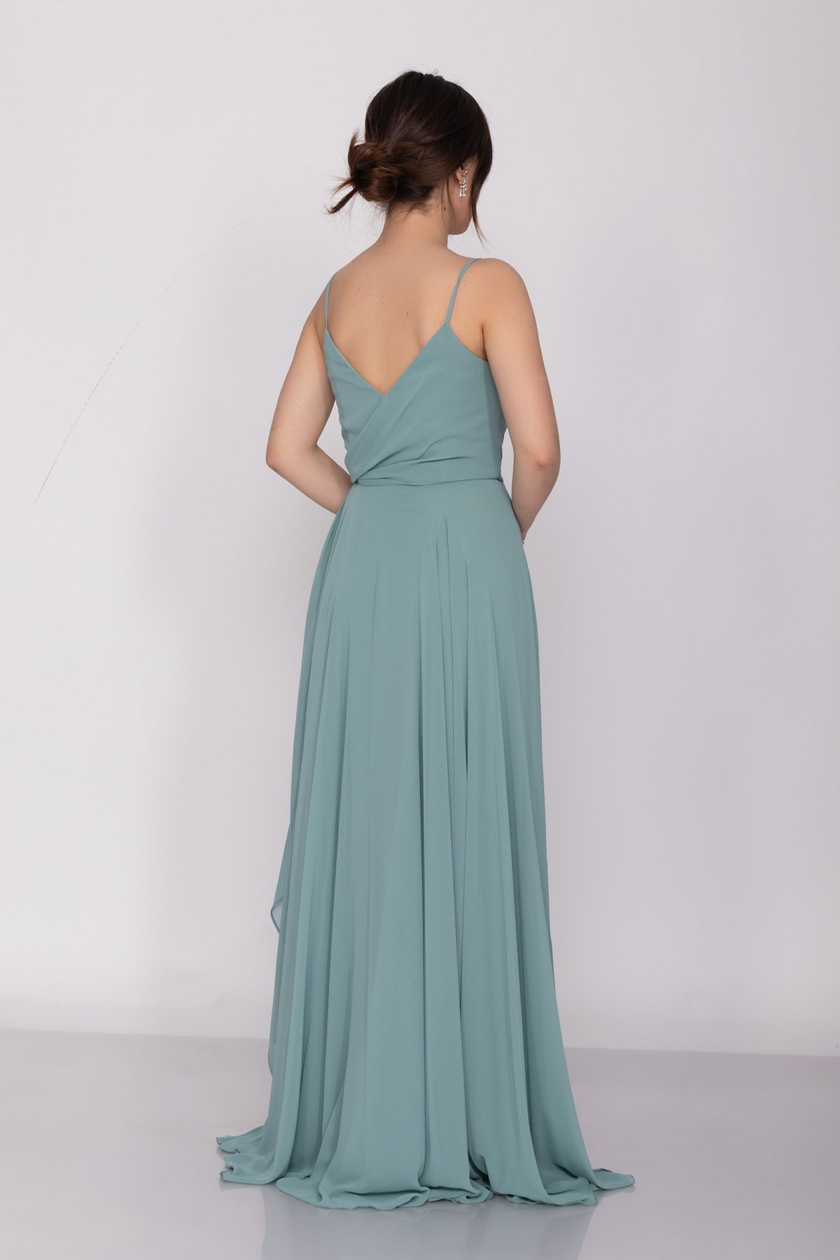 2057 KB İnce Askılı Derin Yırtmaçlı Şifon Uzun Elbise