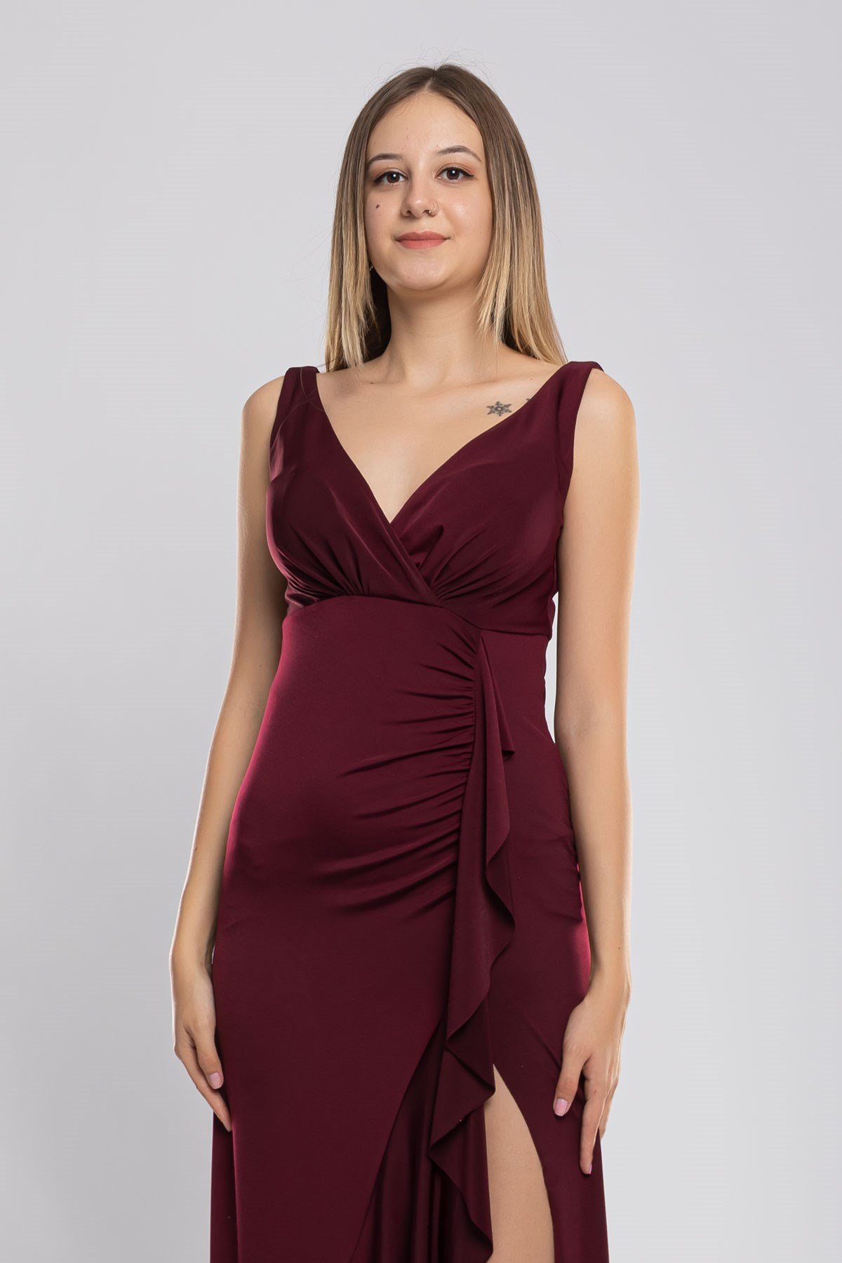 2064 KB Eteği Fırfırlı Saten Uzun Elbise