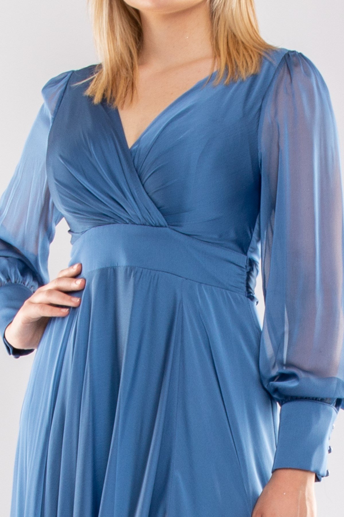 2082 Büyük Beden Kristal Şifon Kruvaze Yaka Yırtmaçlı Kollu Uzun Abiye