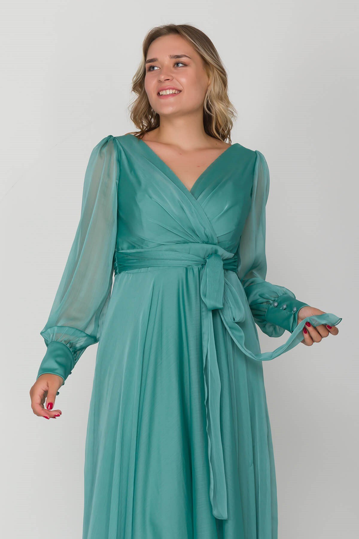 2082 Büyük Beden Kristal Şifon Kruvaze Yaka Yırtmaçlı Kollu Uzun Abiye