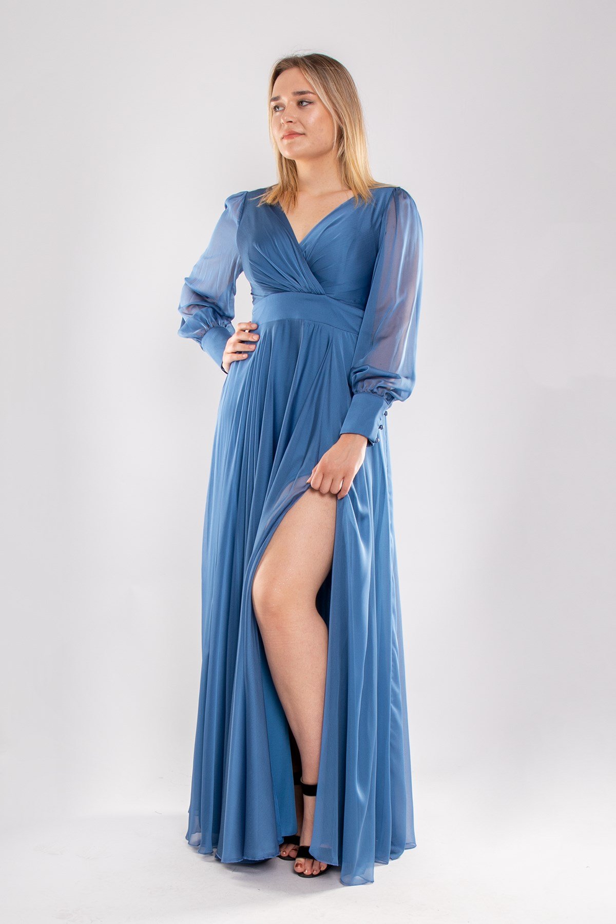 2082 Büyük Beden Kristal Şifon Kruvaze Yaka Yırtmaçlı Kollu Uzun Abiye