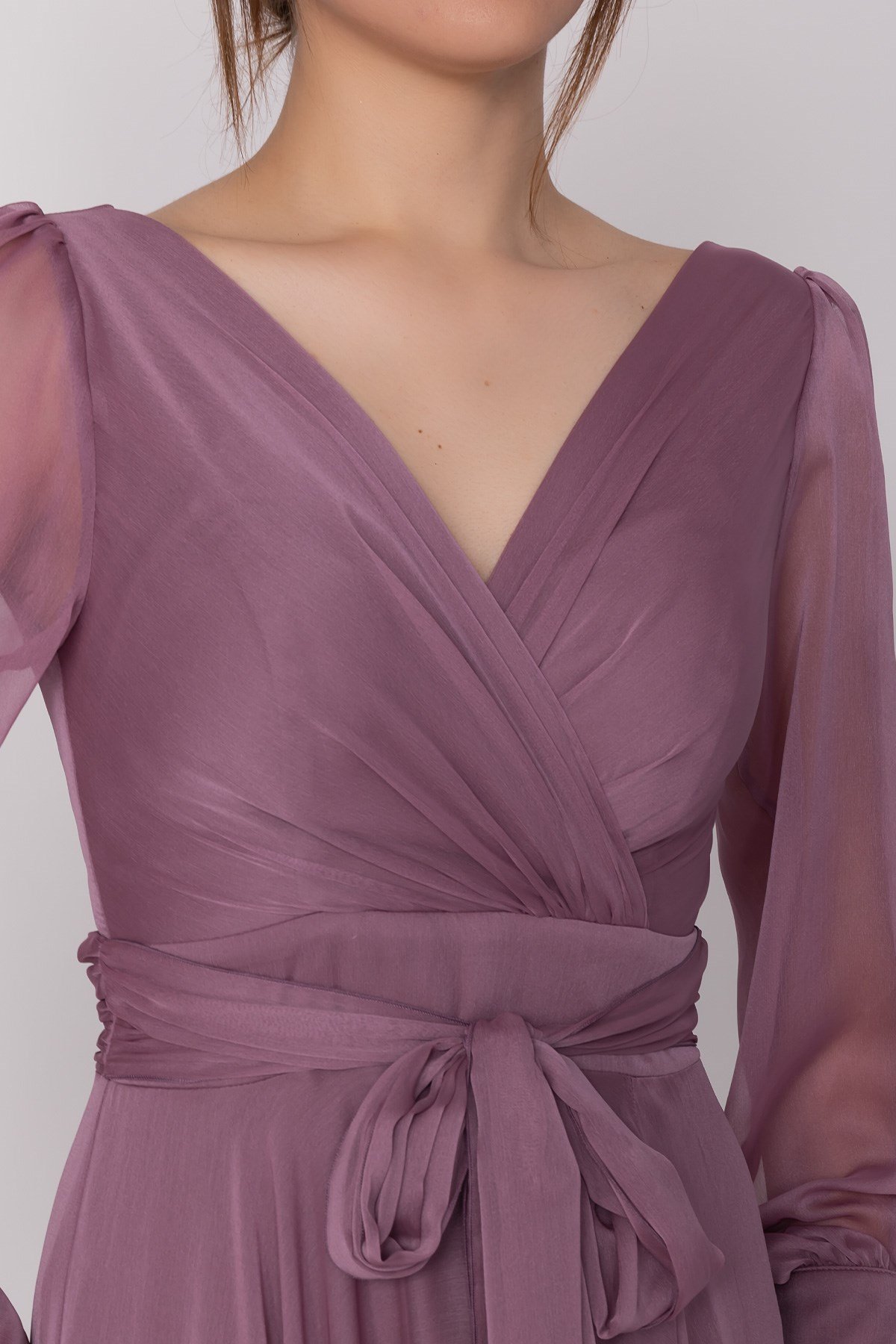 2082 Kristal Şifon Kruvaze Yaka Yırtmaçlı Kollu Uzun Abiye