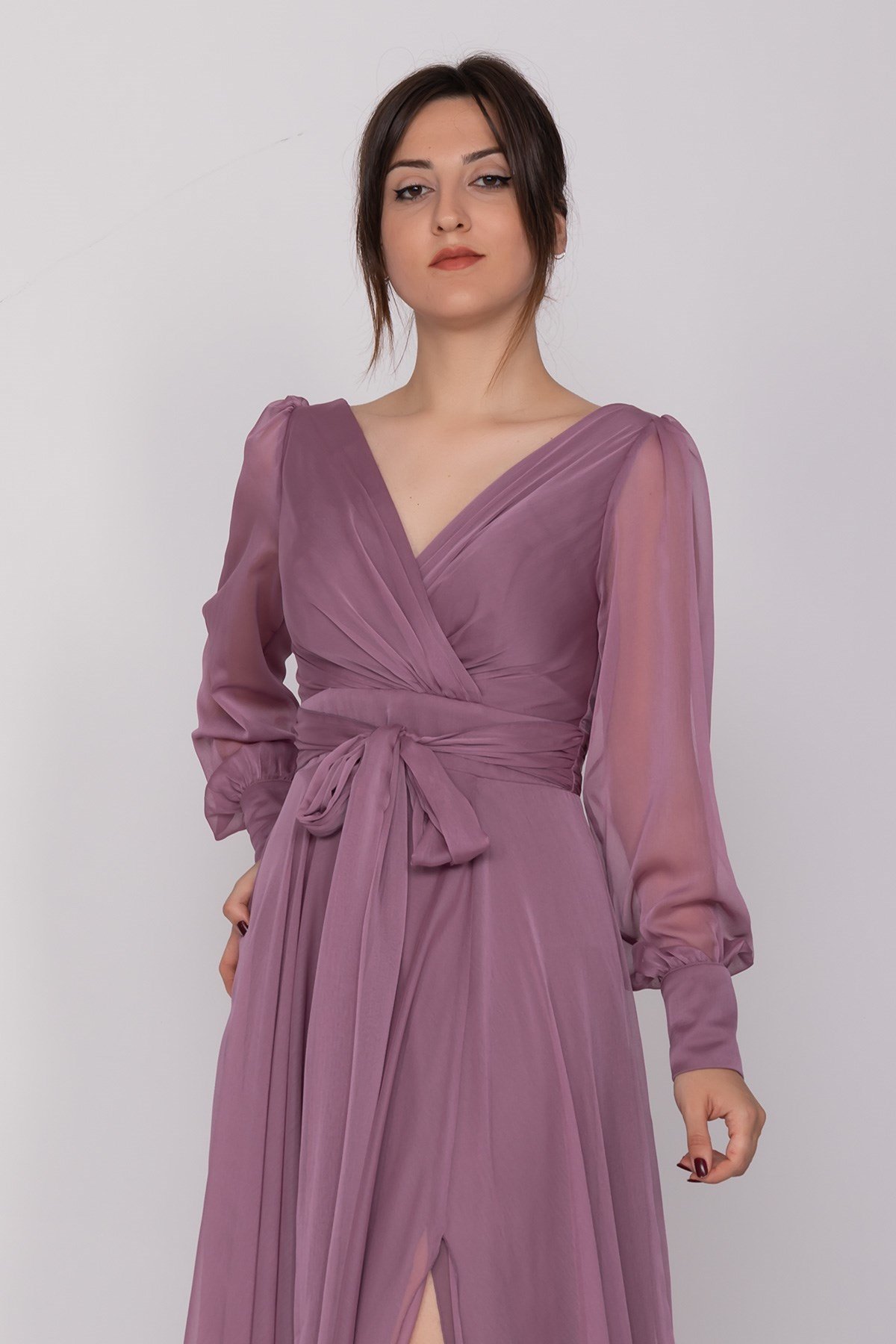 2082 Kristal Şifon Kruvaze Yaka Yırtmaçlı Kollu Uzun Abiye