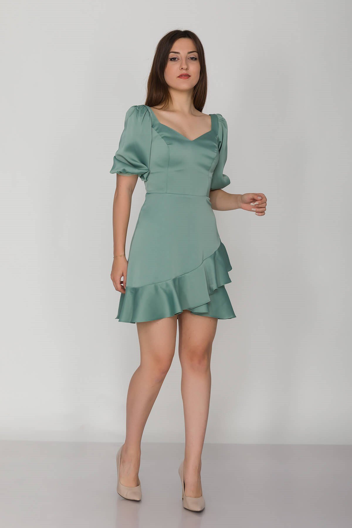 2087 KB Balon Kol Eteği Fırfırlı Saten Kısa Elbise