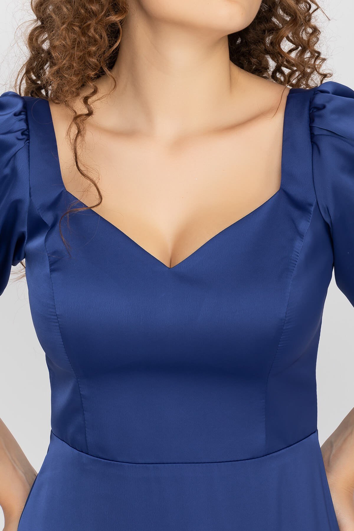 2087 KB Balon Kol Eteği Fırfırlı Saten Kısa Elbise