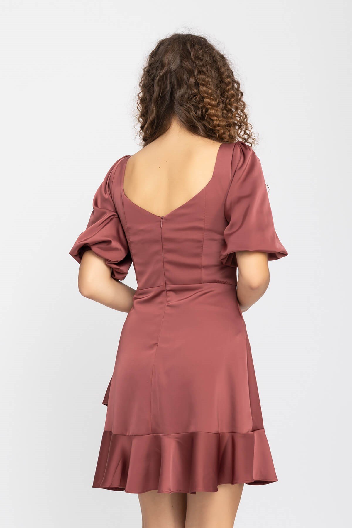 2087 KB Balon Kol Eteği Fırfırlı Saten Kısa Elbise