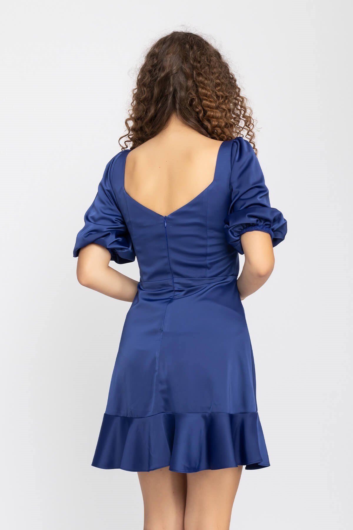 2087 KB Balon Kol Eteği Fırfırlı Saten Kısa Elbise