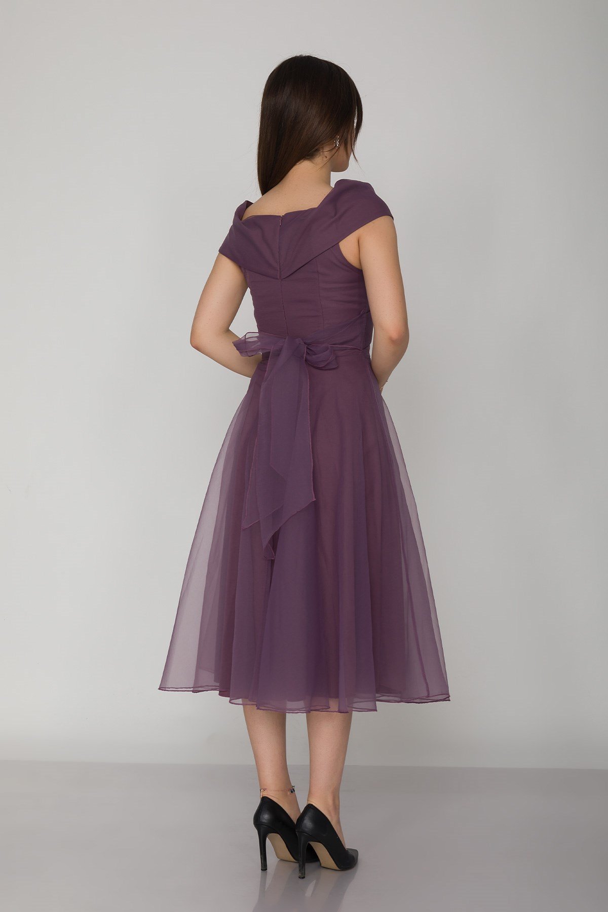 2090 Organze Kumaş Çapraz Kruvaze Yaka Kloş Etekli Kısa Elbise