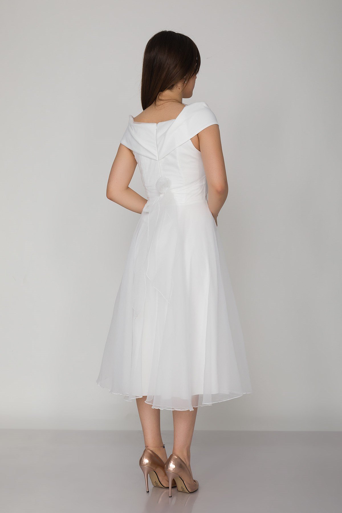 2090 Organze Kumaş Çapraz Kruvaze Yaka Kloş Etekli Kısa Elbise