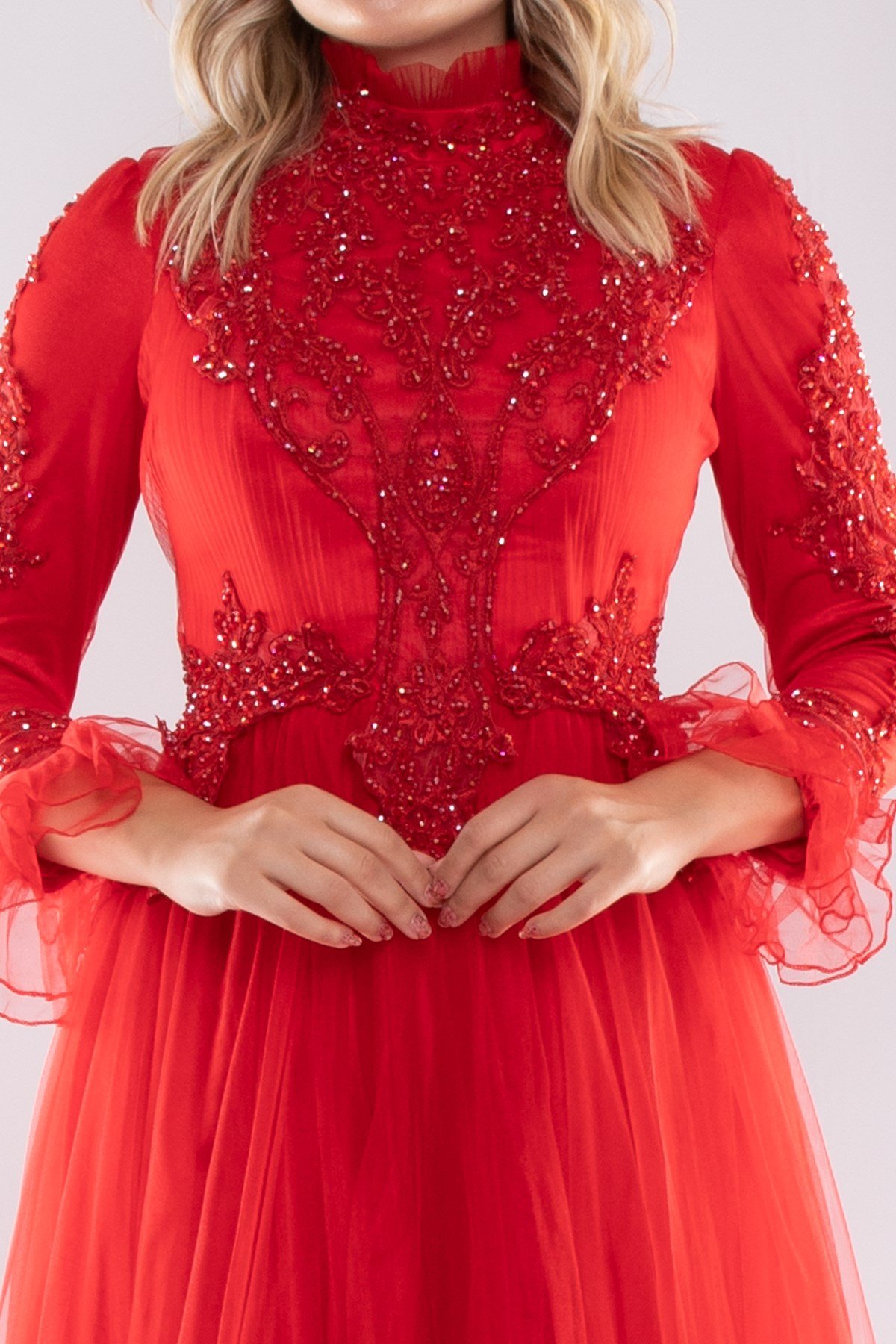 21007 Tam Seri Üzeri Boncuk ve Nakış İşleme Tesettür Nişanlık