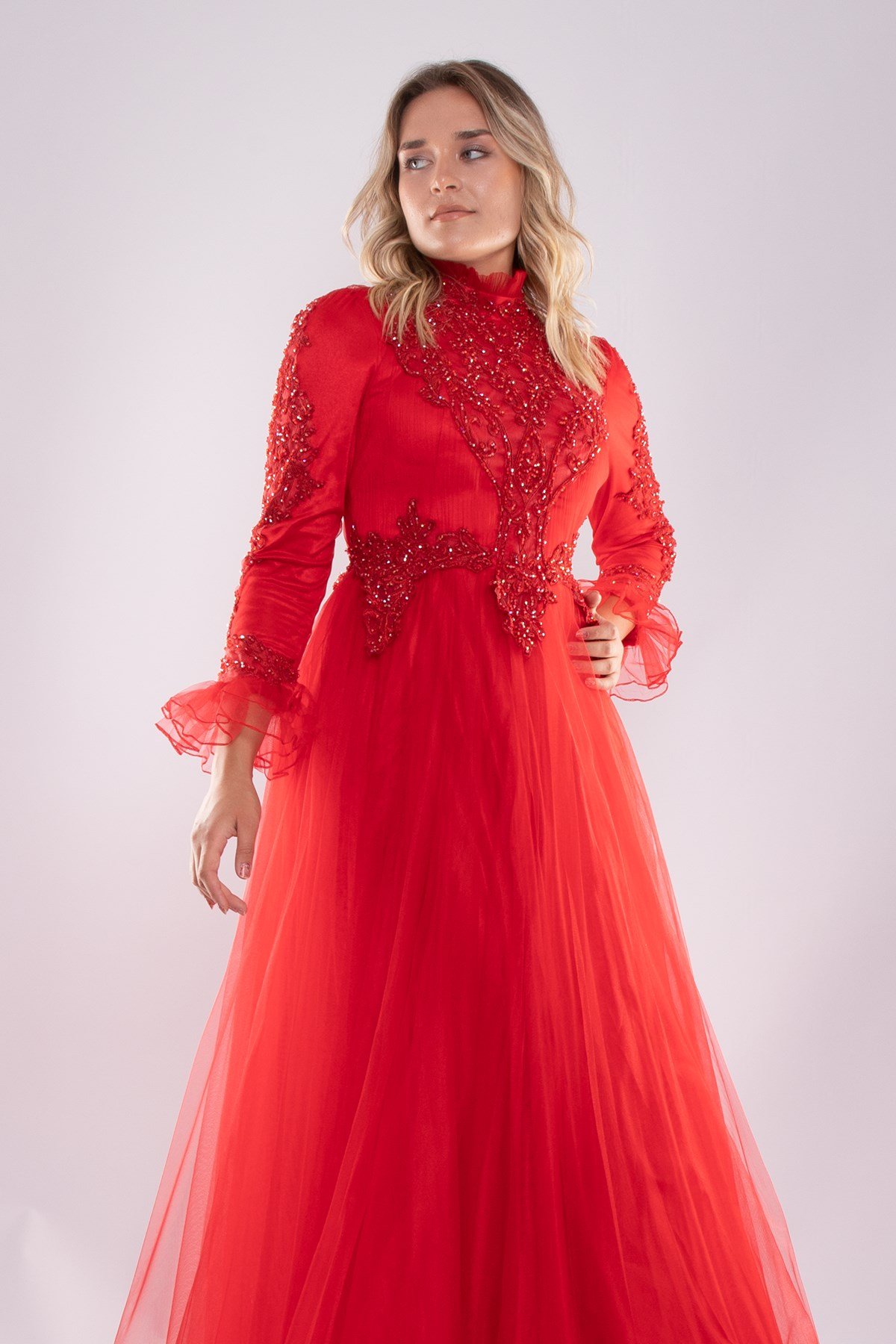 21007 Tam Seri Üzeri Boncuk ve Nakış İşleme Tesettür Nişanlık