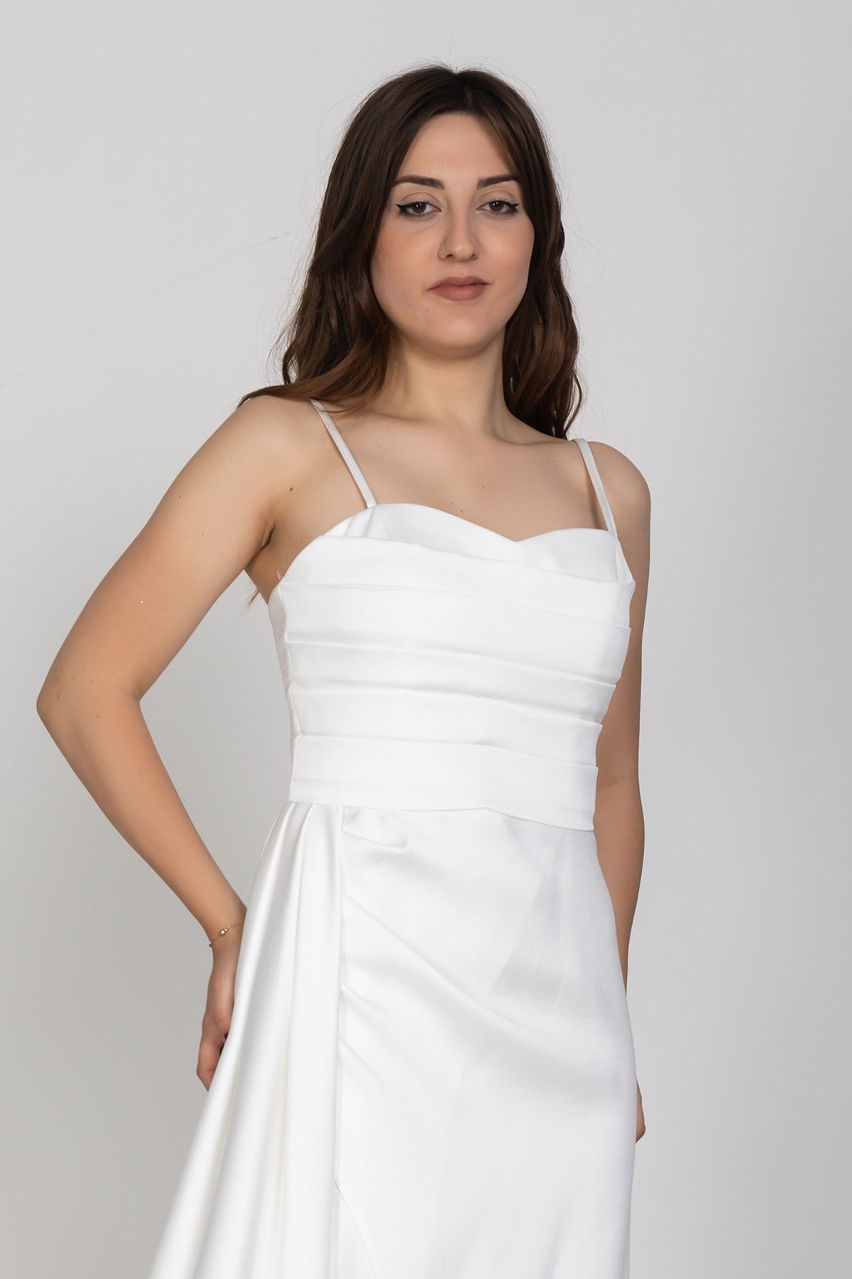 21201 KB İp Askılı Önü Drapeli Derin Yırtmaçlı Kuyruklu Uzun Elbise