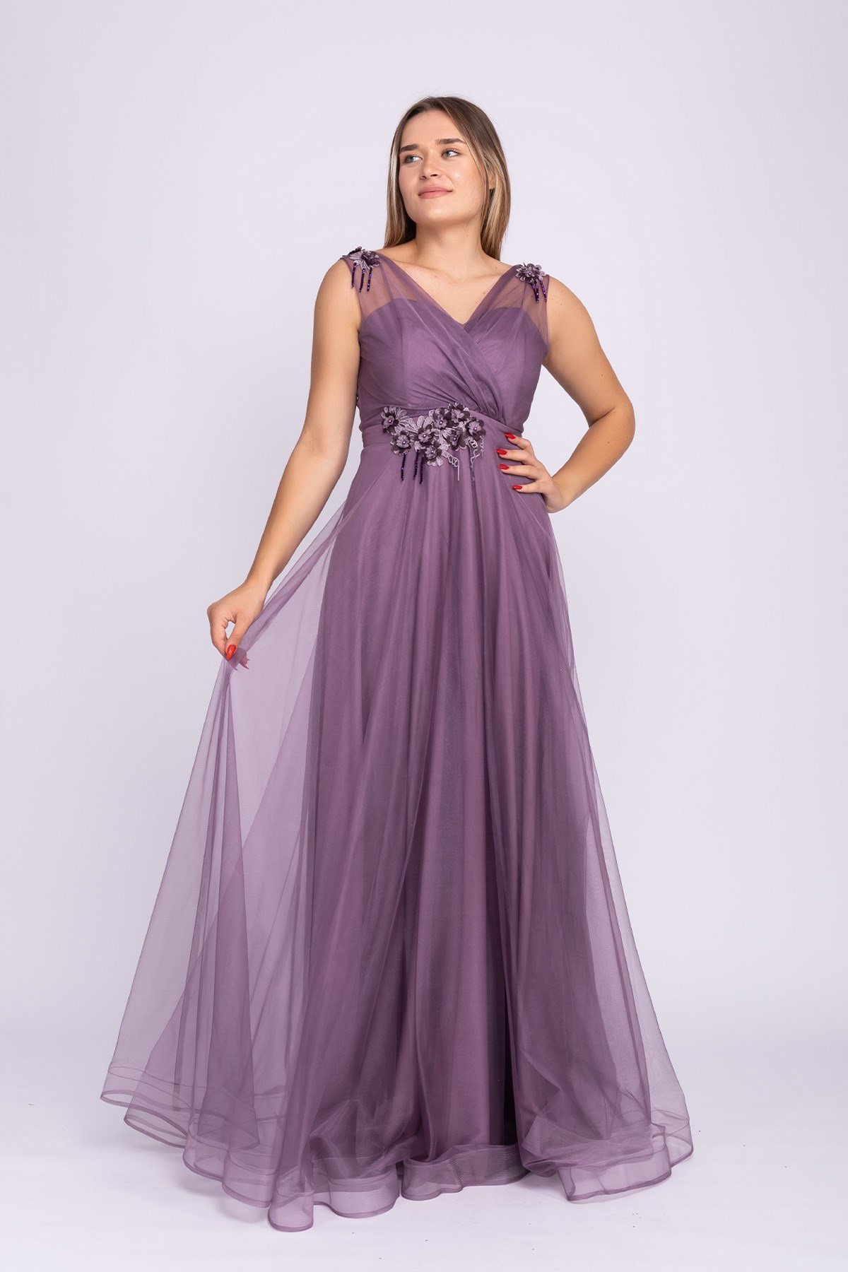 21249 Kruvaze Yaka Çiçek Detaylı Organze Tül Uzun Elbise