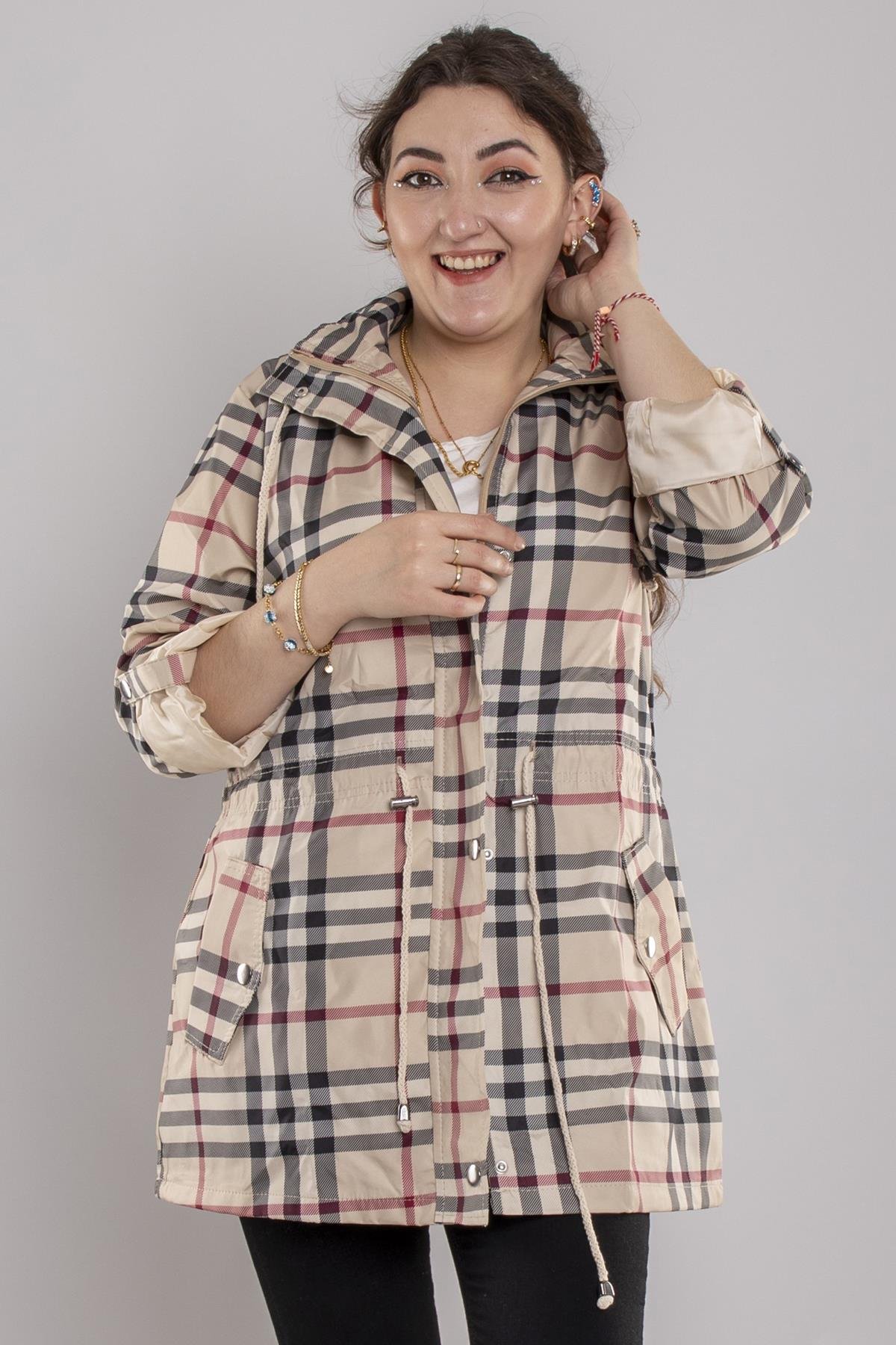 2125-1 Büyük Beden Beli Bağcıklı Karışık Desenli Kapüşonlu Astarlı Pamuklu Yağmurluk