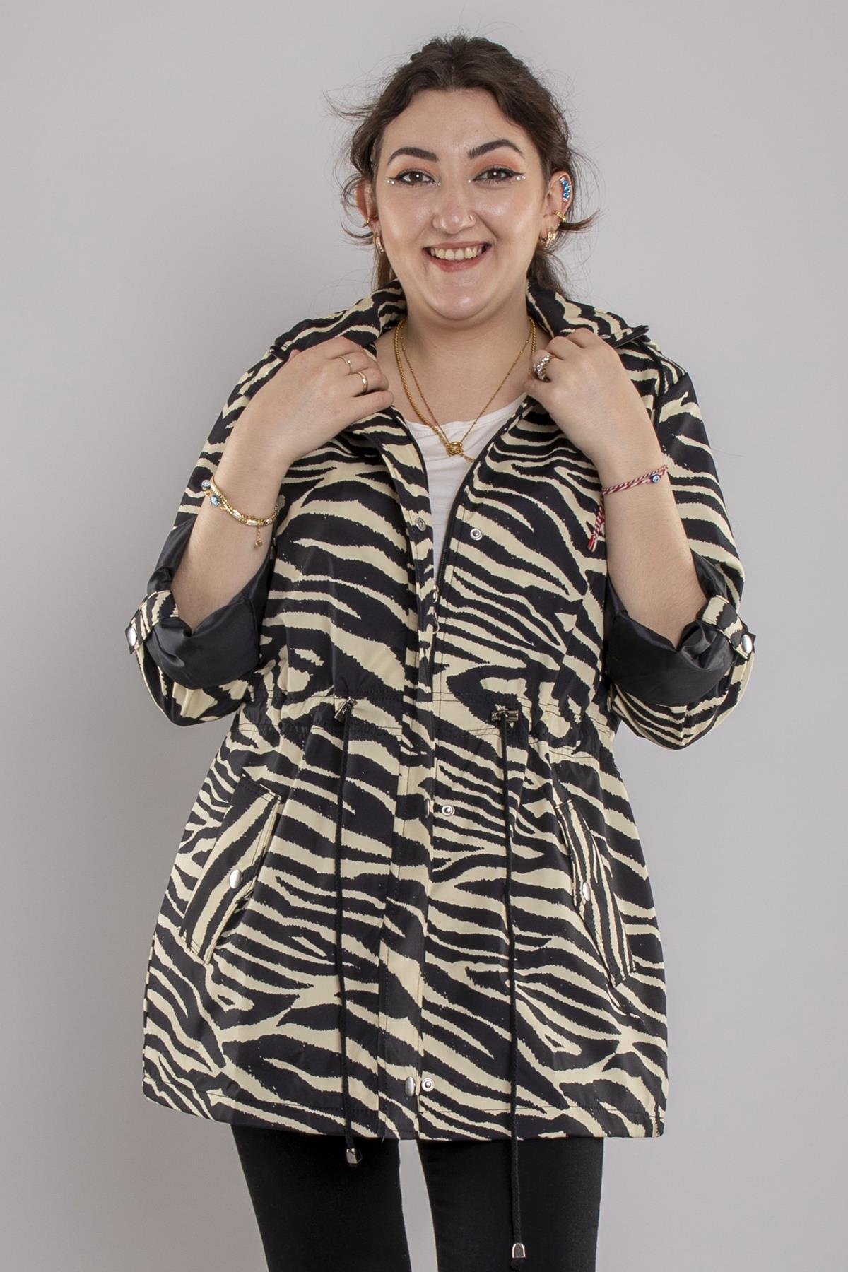 2125-1 Büyük Beden Beli Bağcıklı Karışık Desenli Kapüşonlu Astarlı Pamuklu Yağmurluk