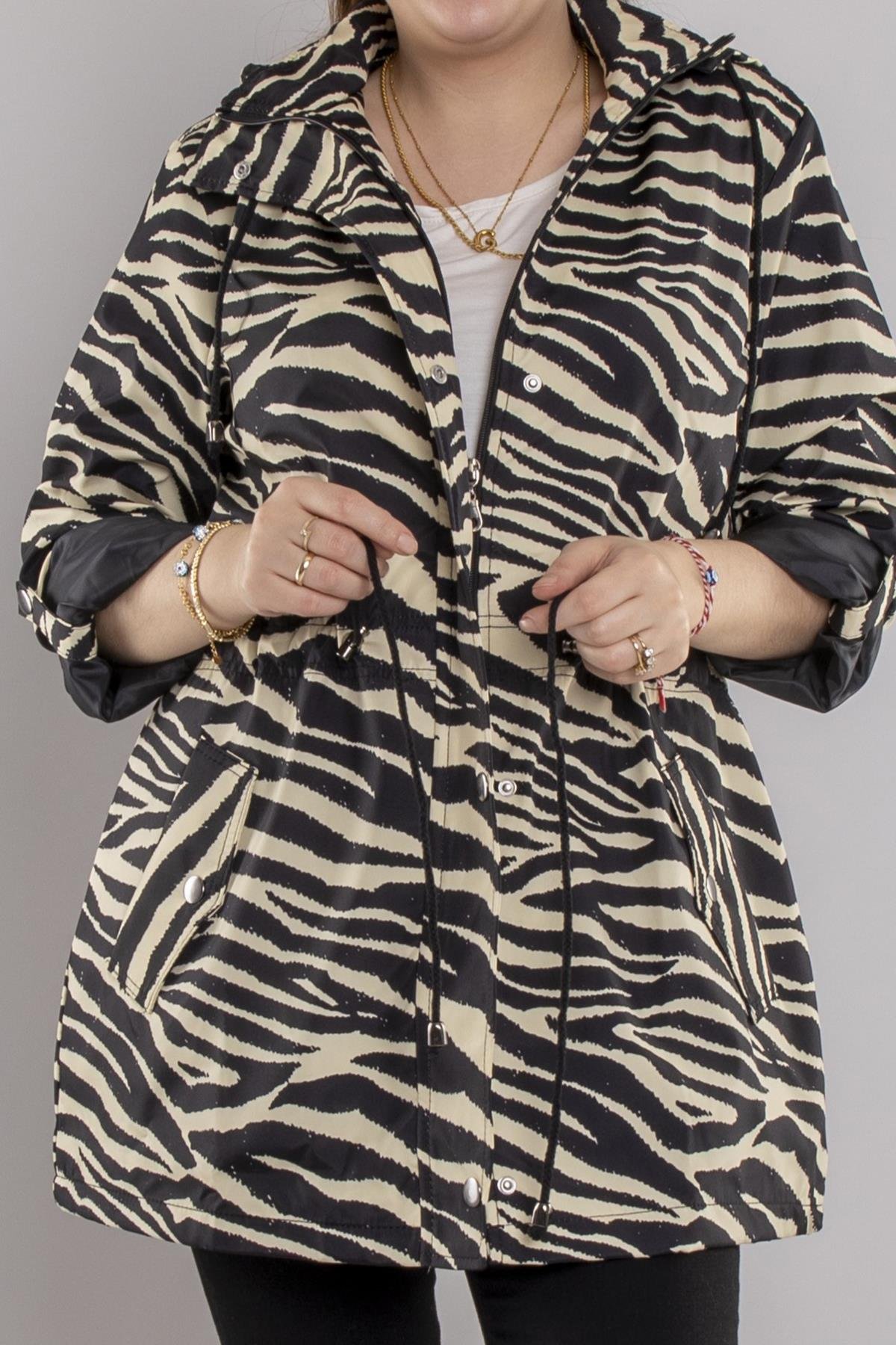 2125-1 Büyük Beden Beli Bağcıklı Karışık Desenli Kapüşonlu Astarlı Pamuklu Yağmurluk